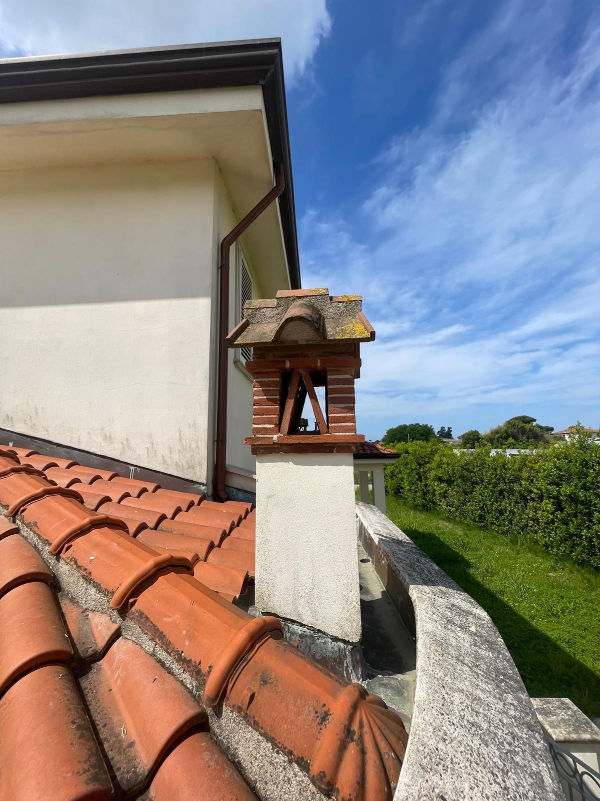 Immagine 63 di Villa in vendita  a Camaiore