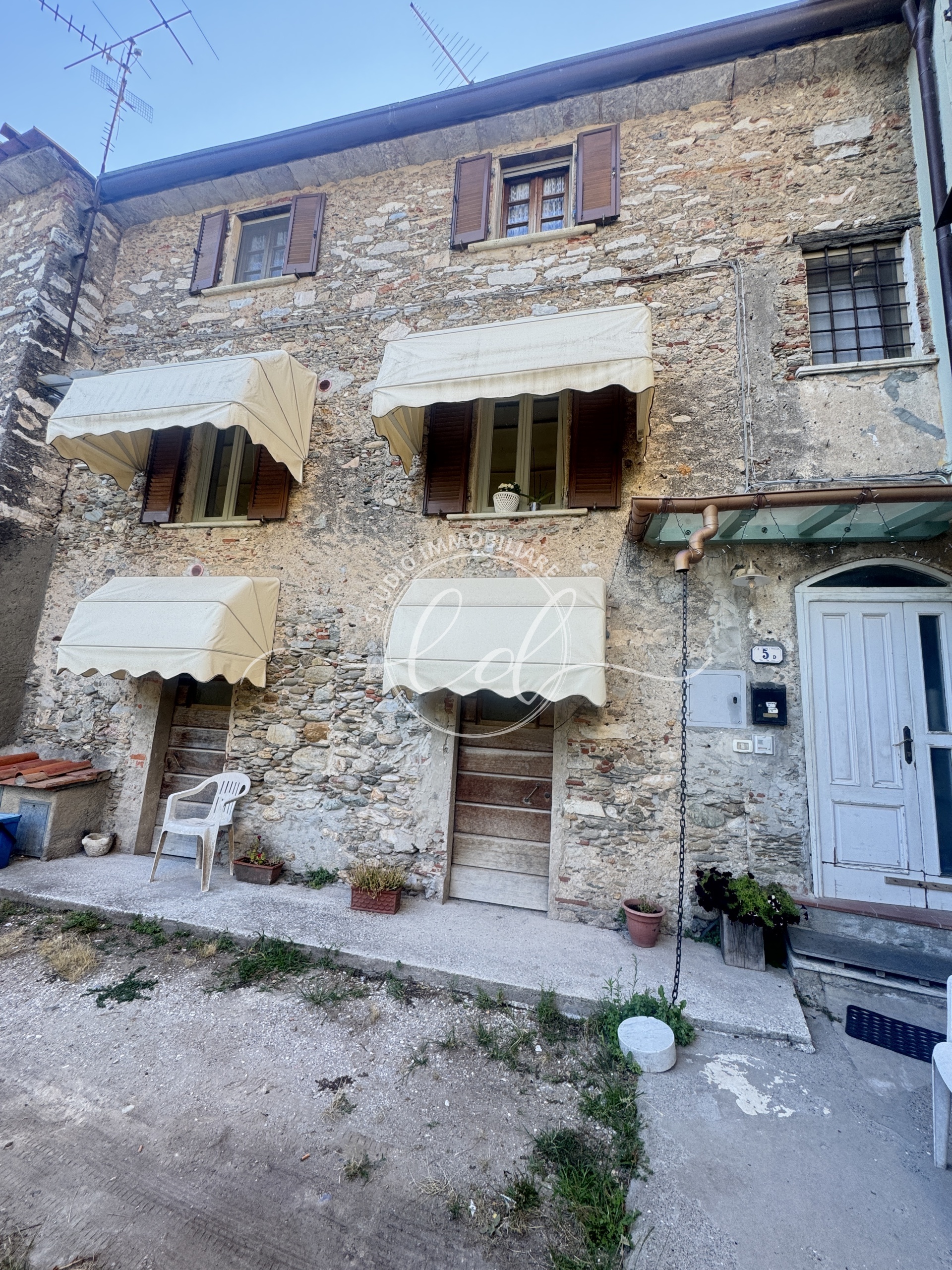 Immagine 17 di Porzione di casa in vendita  a Seravezza