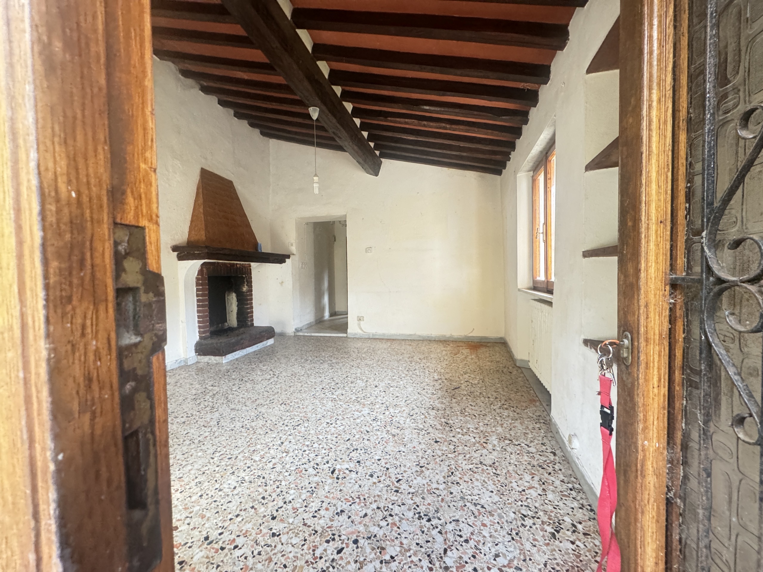 Immagine 4 di Porzione di casa in vendita  a Seravezza