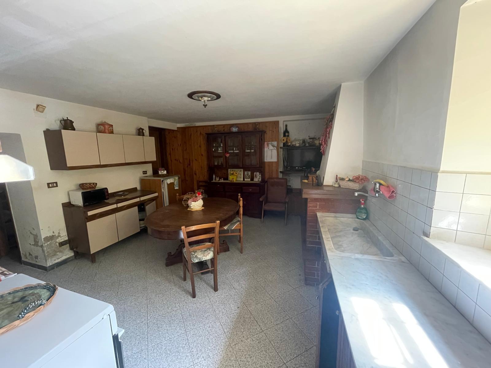 Immagine 18 di Porzione di casa in vendita  a Pietrasanta
