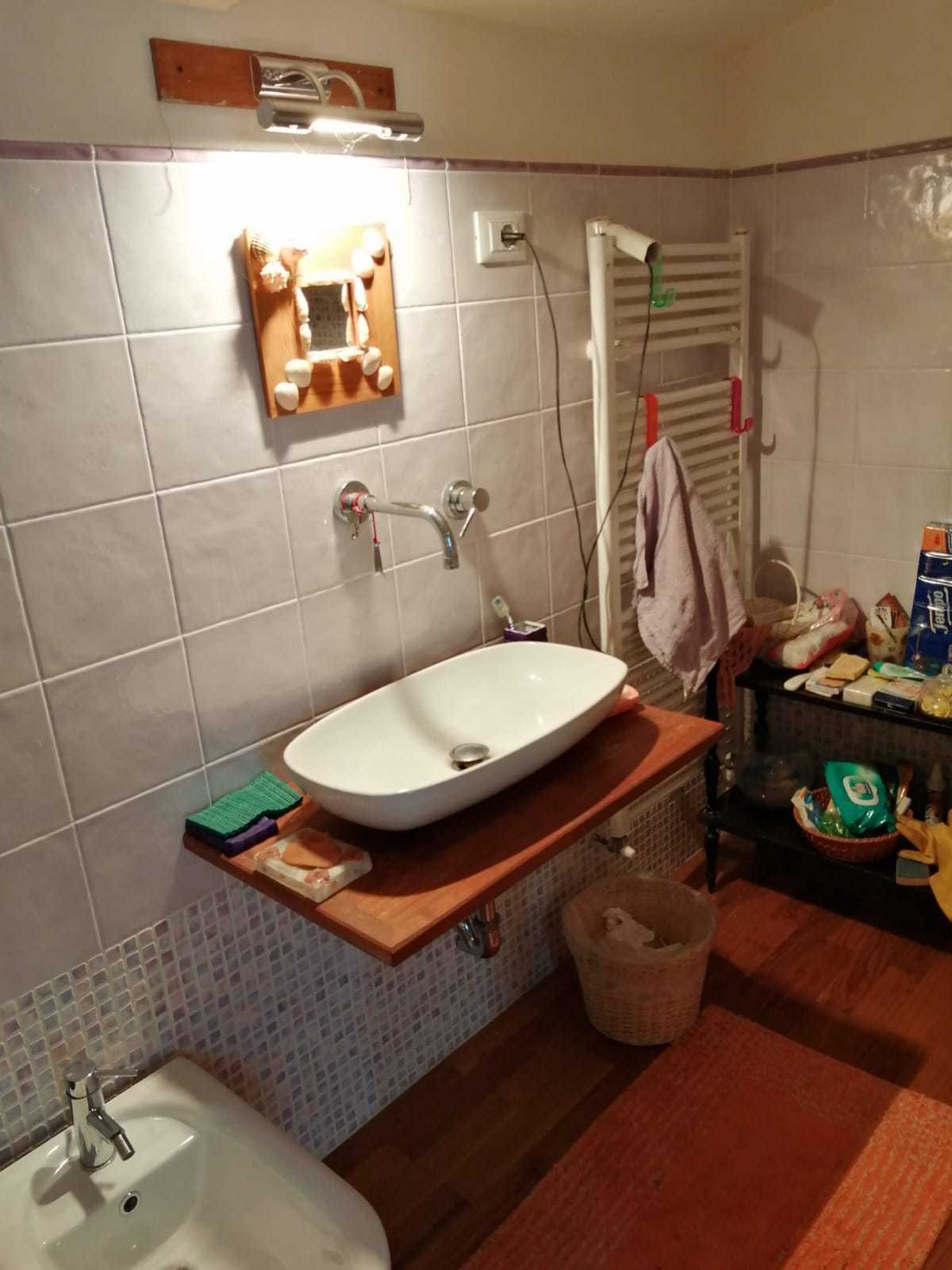 Immagine 39 di Porzione di casa in vendita  a Seravezza