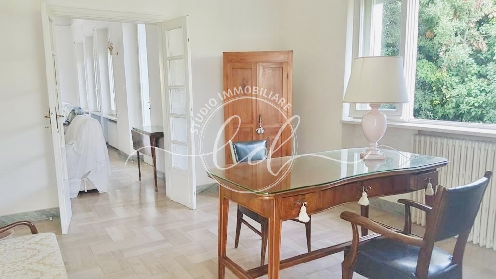 Immagine 8 di Villa in affitto  a Camaiore