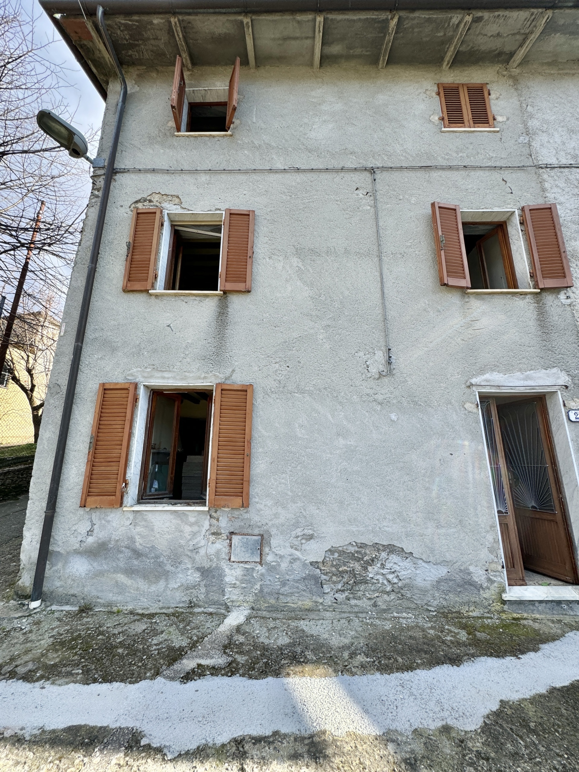 Immagine 2 di Porzione di casa in vendita  a Seravezza