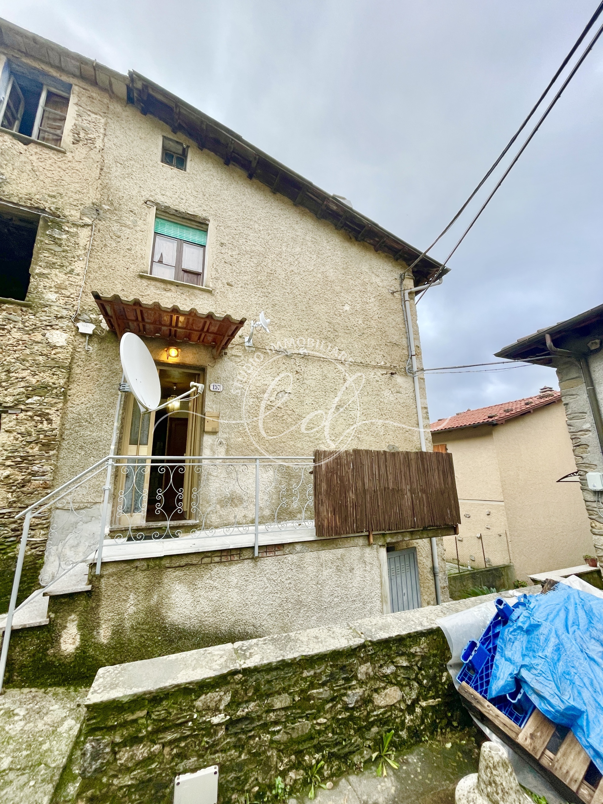 Immagine 26 di Porzione di casa in vendita  a Stazzema