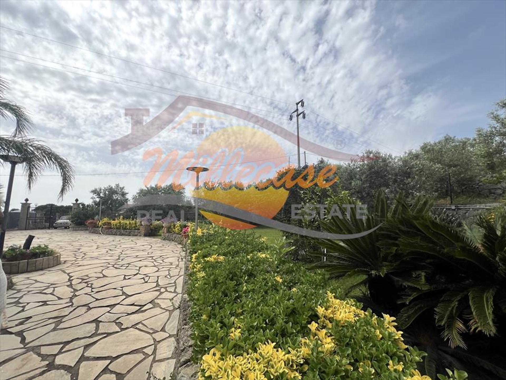 Immagine 12 di Villa in vendita  in Contrada Tenutazza a Siracusa