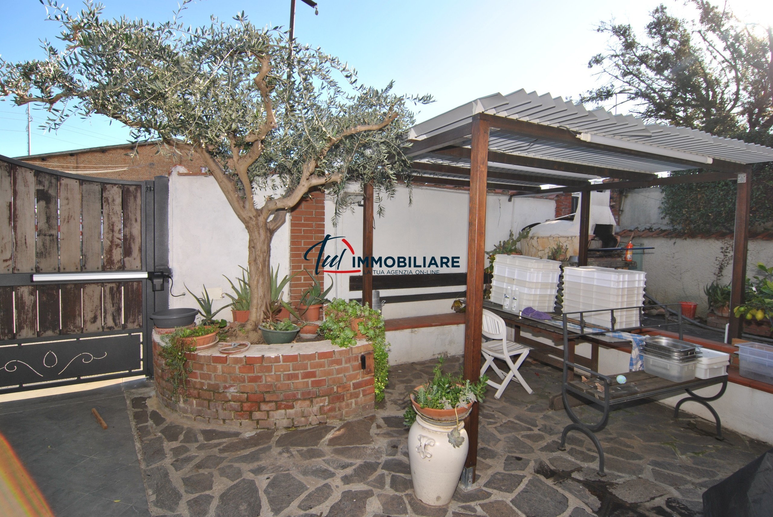 Immagine 30 di Casa bifamiliare in vendita  in Via F. Rontini 10 a Livorno