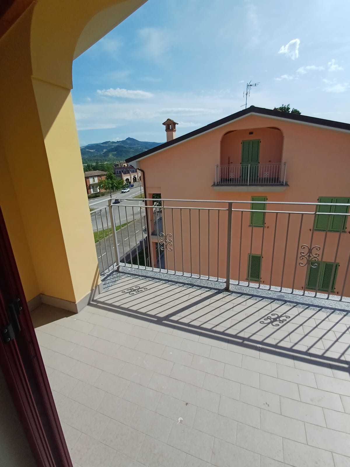 Immagine 37 di Trilocale in vendita  a Medesano