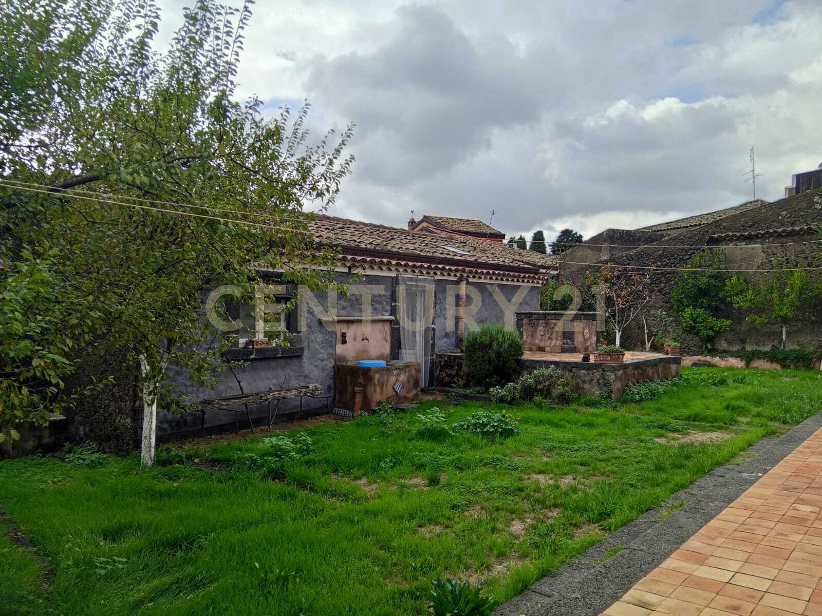 Immagine 91 di Villa in vendita  in Via Calvario 43 a Mascalucia