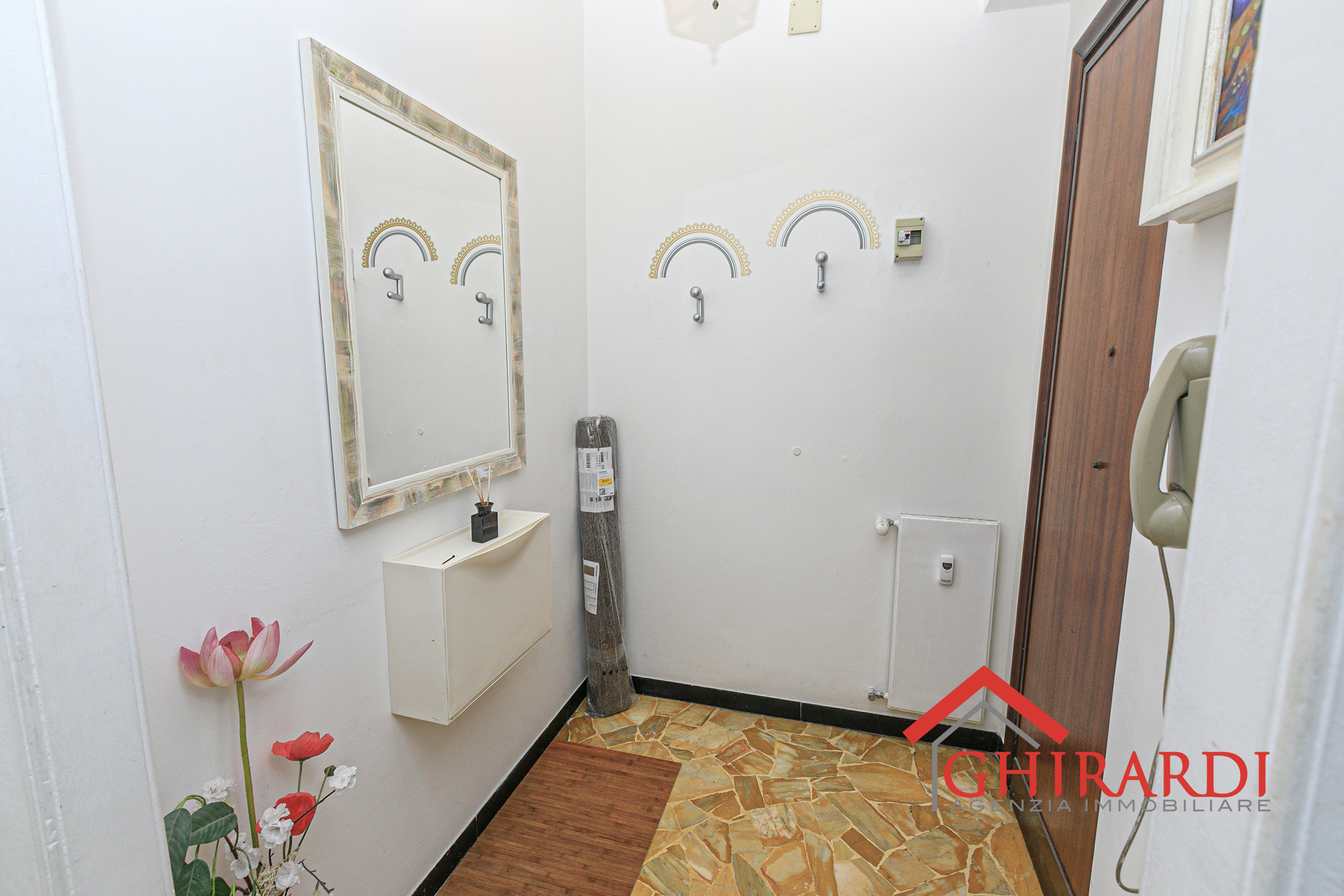 Immagine 5 di Bilocale in affitto  in VIA GIULIO TANINI 47F a Genova