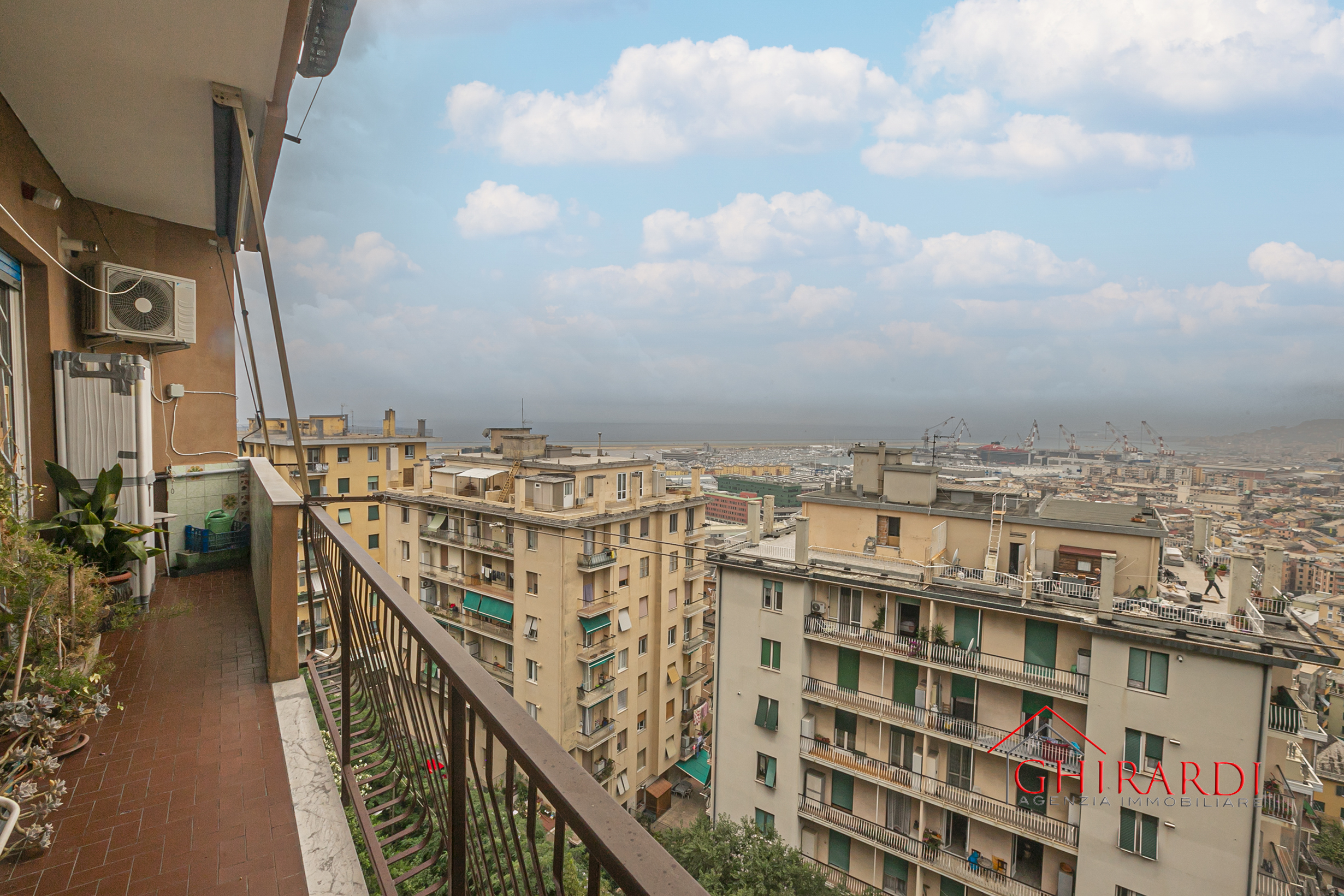 Immagine 1 di Quadrilocale in affitto  in SALITA CAMPASSO SAN NICOLA 56 a Genova