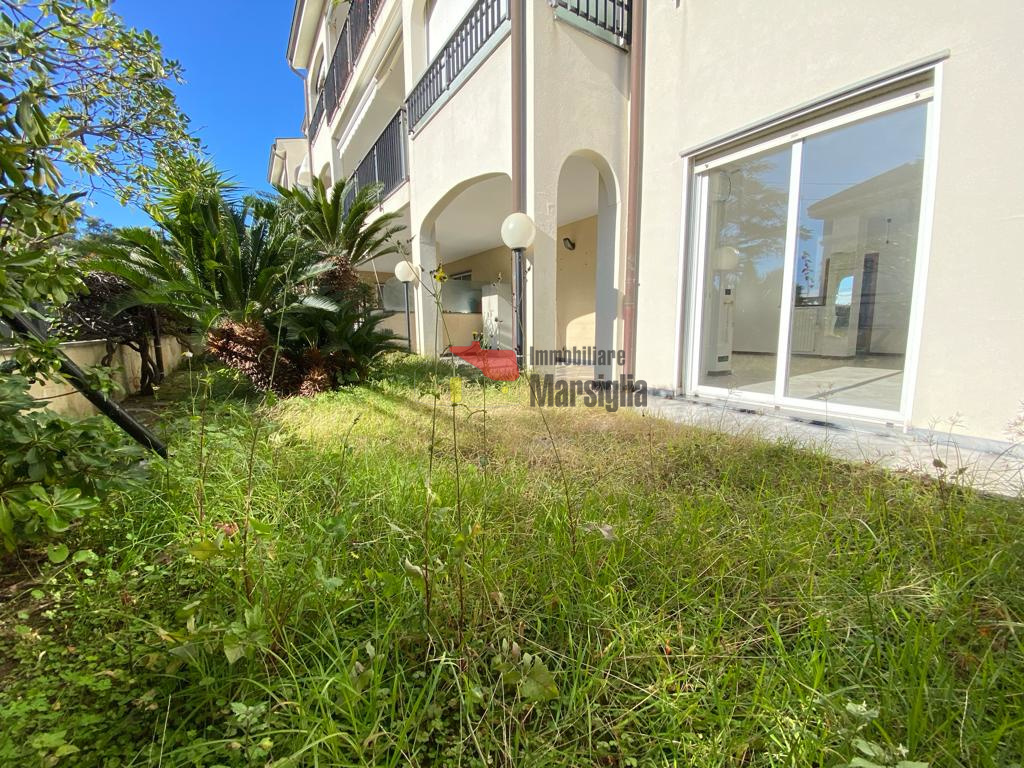 Immagine 23 di Quadrilocale in vendita  in Strada Solaro 88 a San Remo