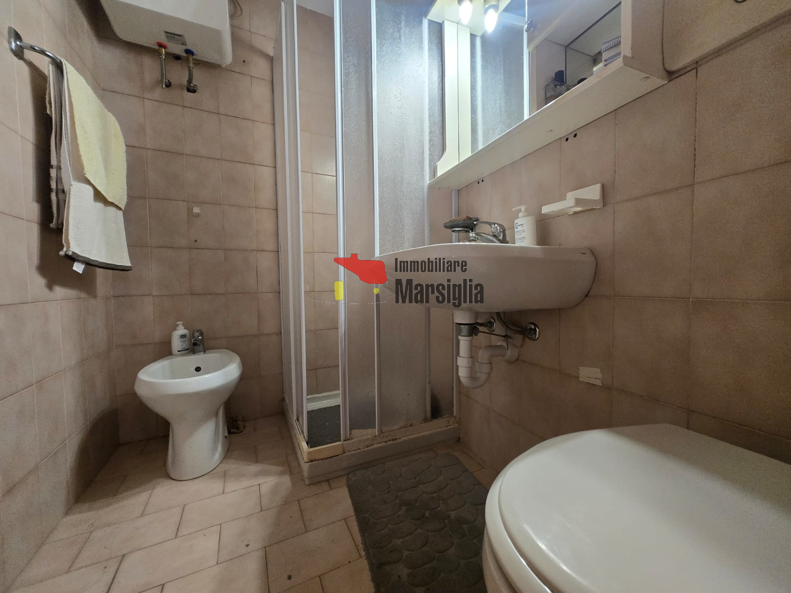 Immagine 12 di Bilocale in vendita  in Via Galileo Galilei 147 a San Remo