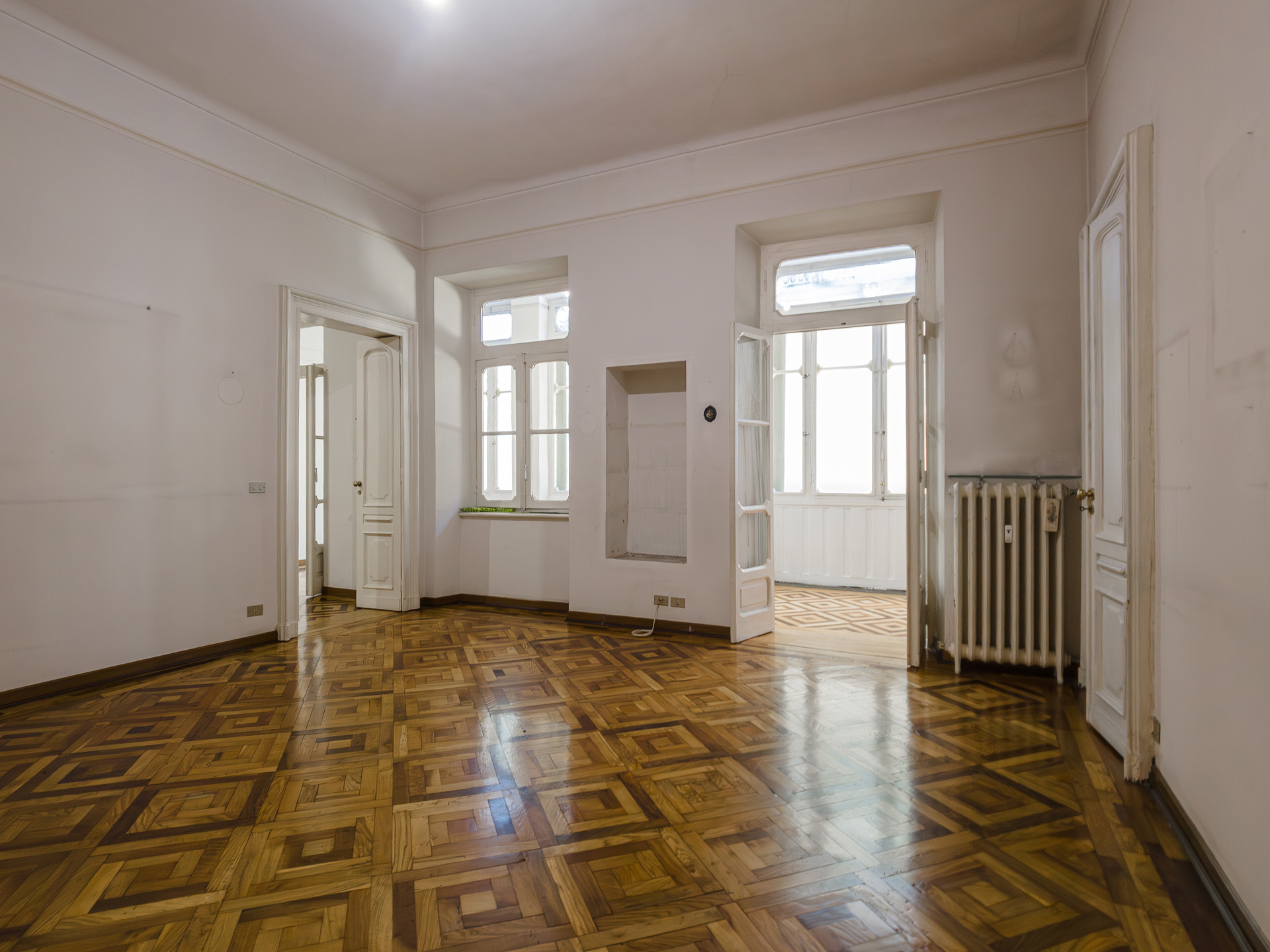 Immagine 1 di Pentalocale in vendita  in Corso Re Umberto a Torino