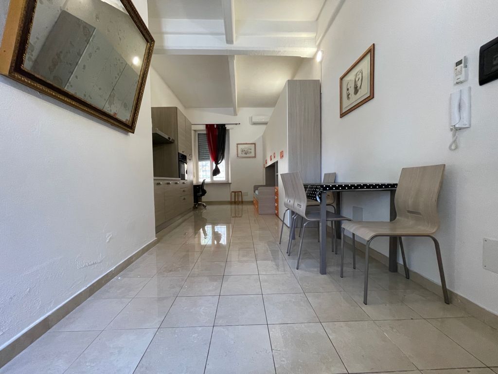 Immagine 4 di Palazzo in vendita  a Torino