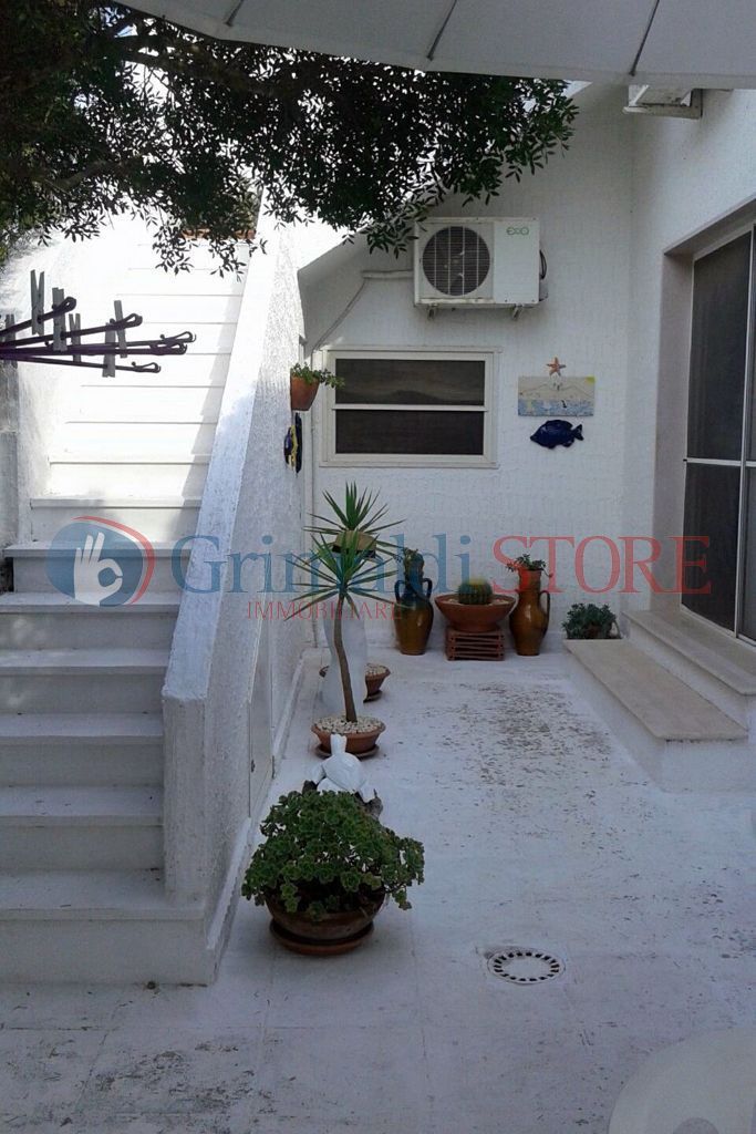 Immagine 13 di Villa in vendita  a Manduria