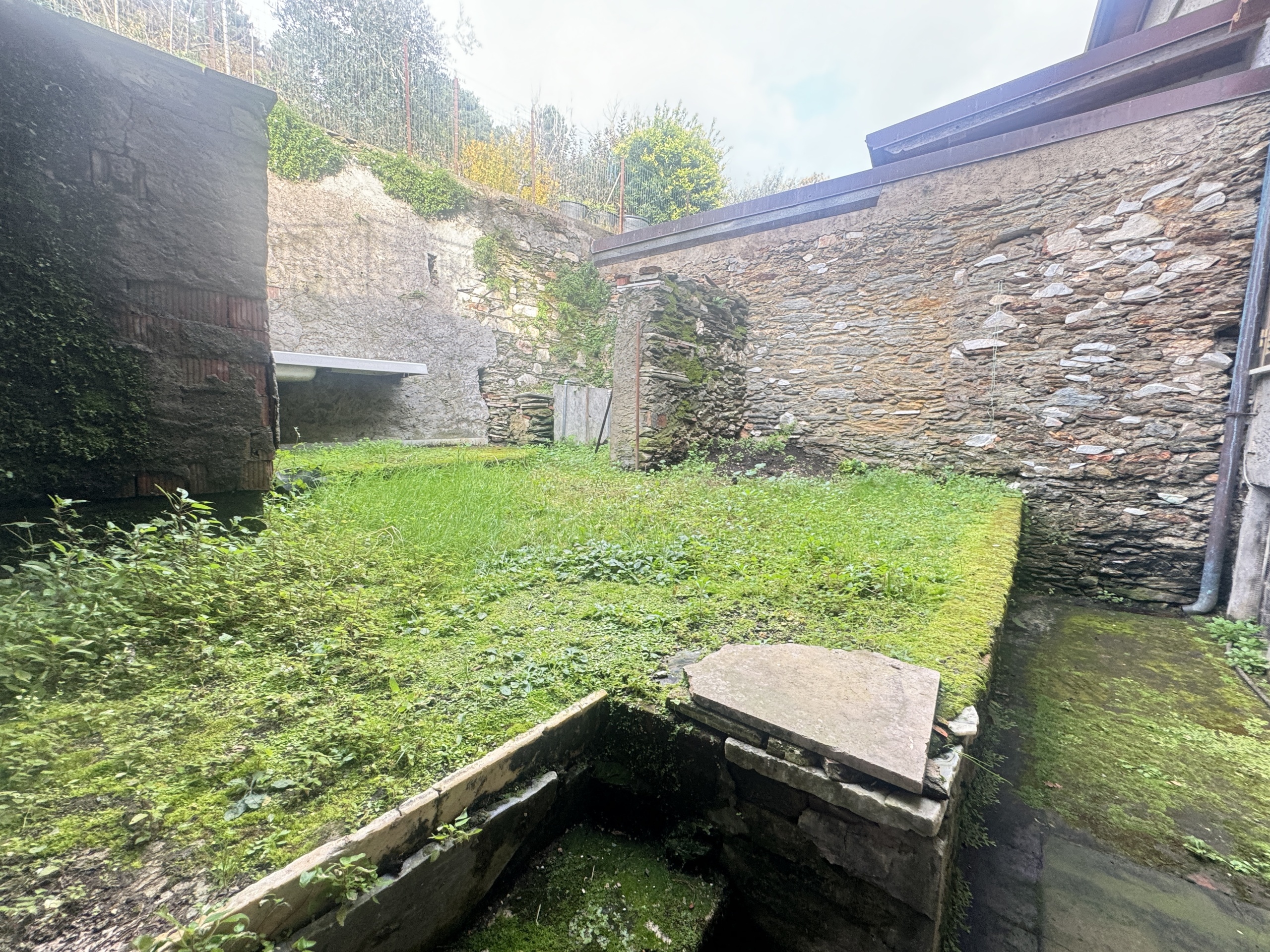 Immagine 23 di Porzione di casa in vendita  a Seravezza