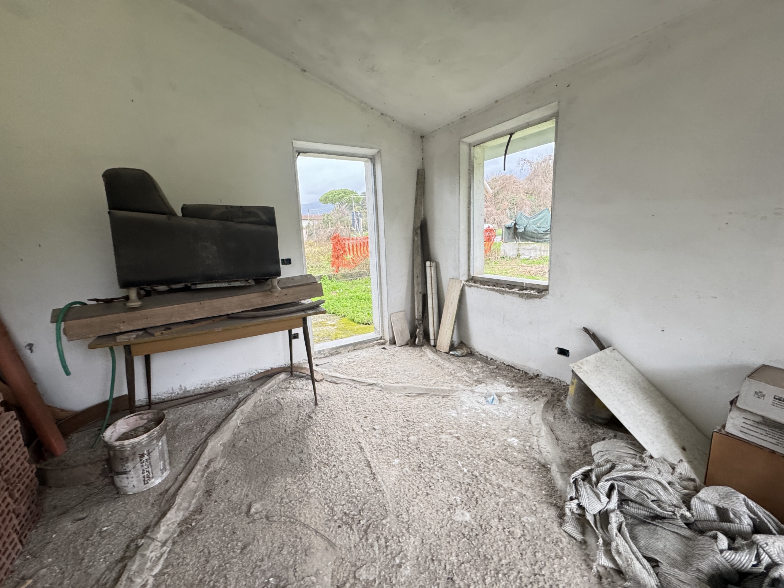 Immagine 3 di Porzione di casa in vendita  a Camaiore