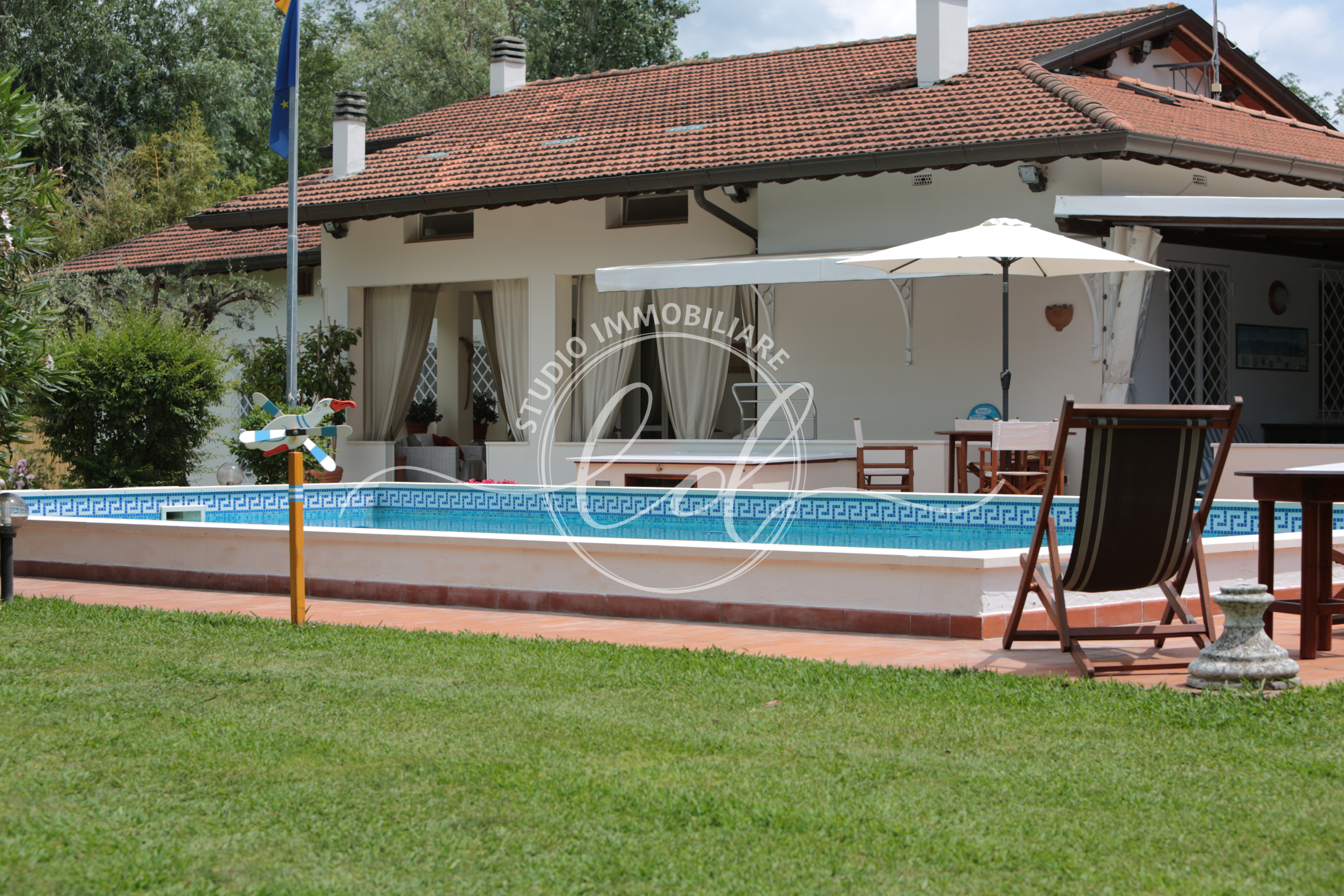 Immagine 26 di Casa indipendente in affitto  a Forte Dei Marmi