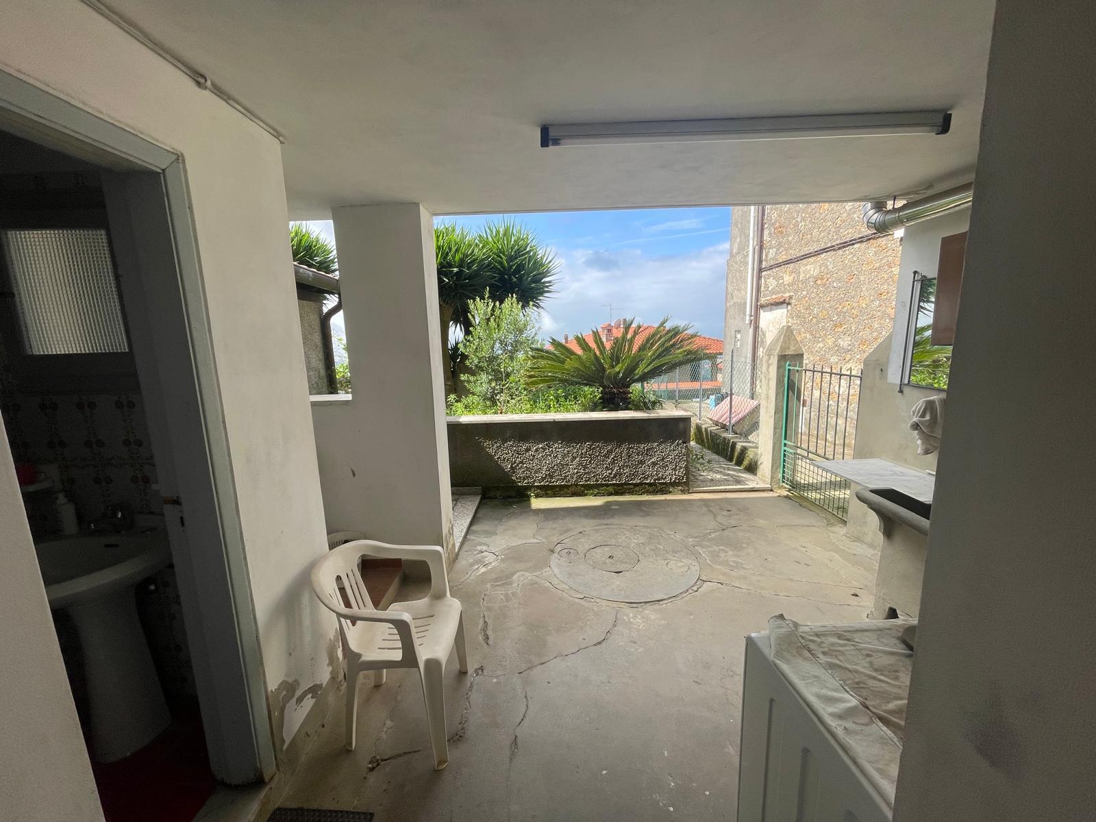 Immagine 16 di Porzione di casa in vendita  a Pietrasanta