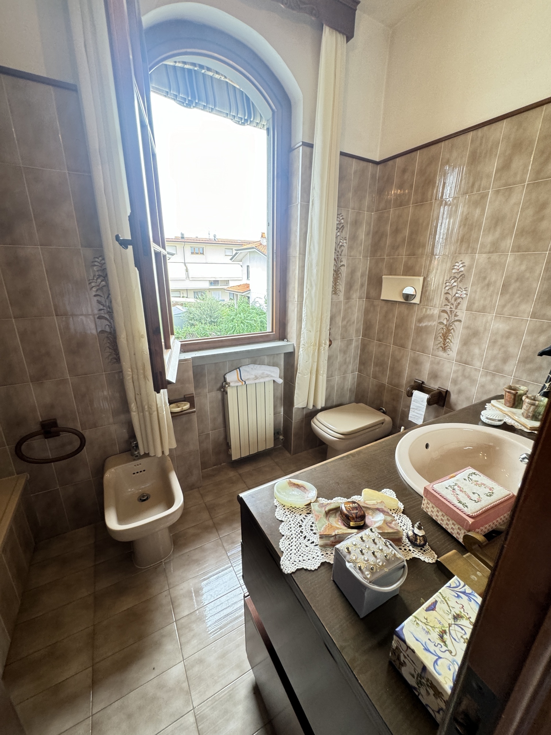 Immagine 48 di Casa indipendente in vendita  a Viareggio