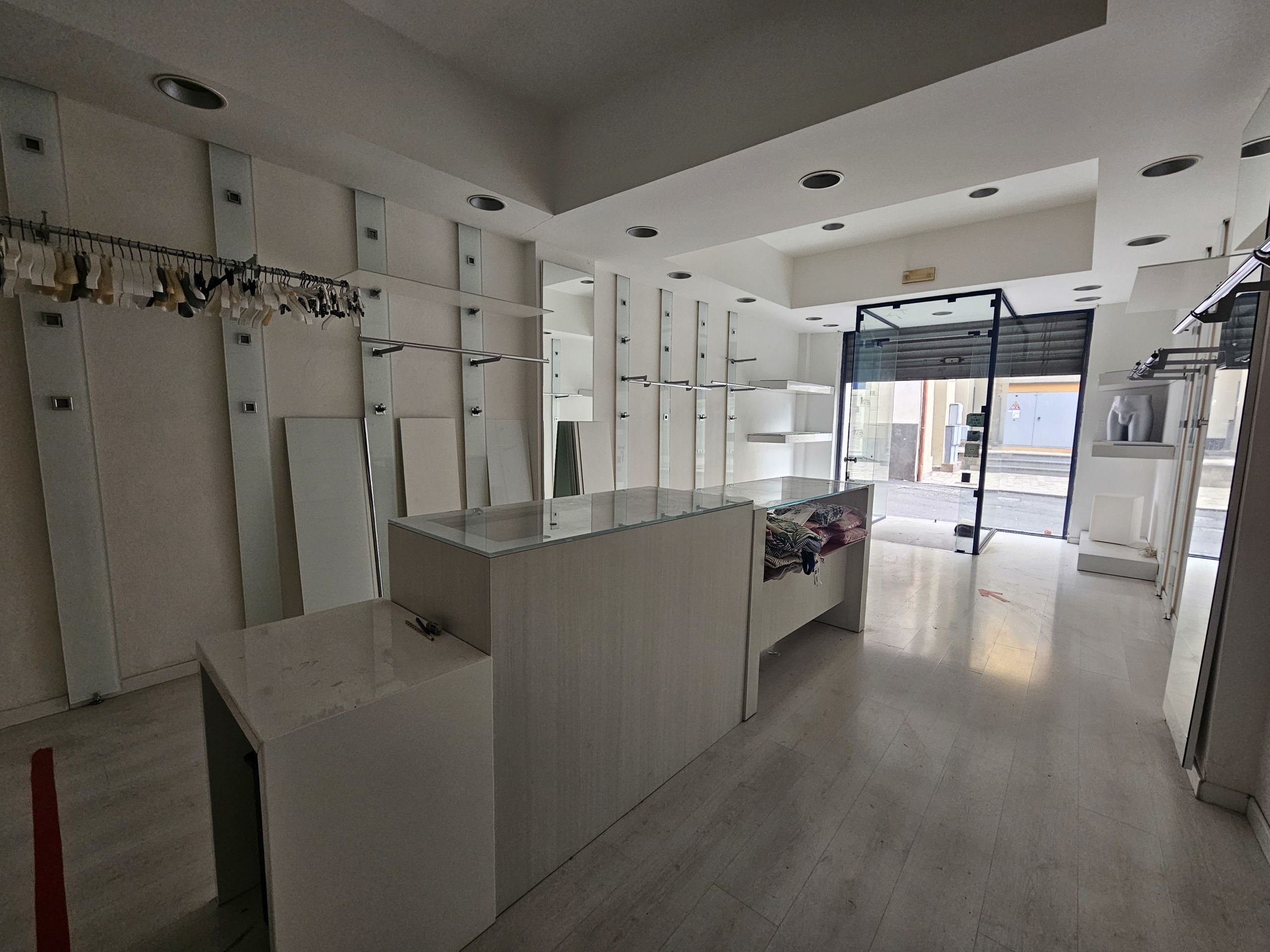 Immagine 4 di Locale commerciale in vendita  in Via Pietro Gori 32 a Sarzana