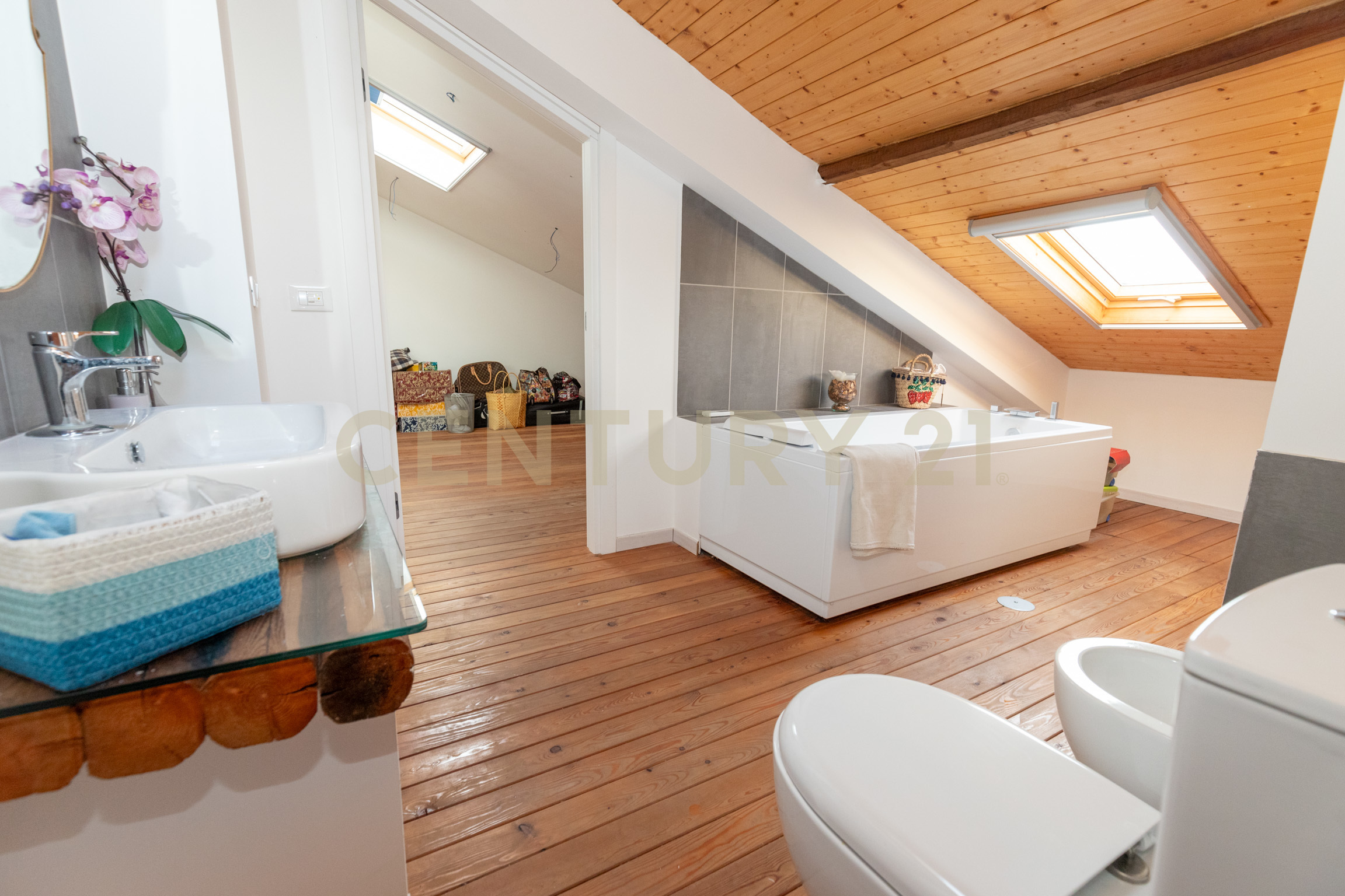 Immagine 24 di Appartamento in vendita  in Via Giovanni Guglielmino 74 a Tremestieri Etneo