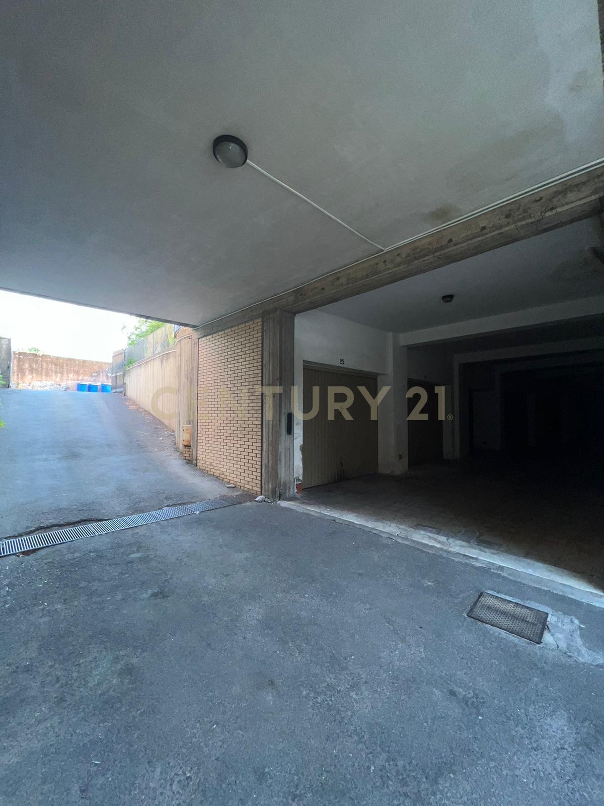 Immagine 4 di Garage in vendita  in Via Moncada 1 a Sant'agata Li Battiati