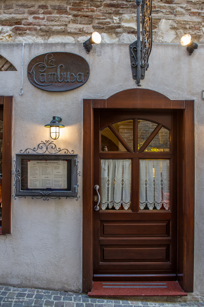 Immagine 2 di Bar / Ristorante in vendita  in Via Enrico Cialdini a Sirolo