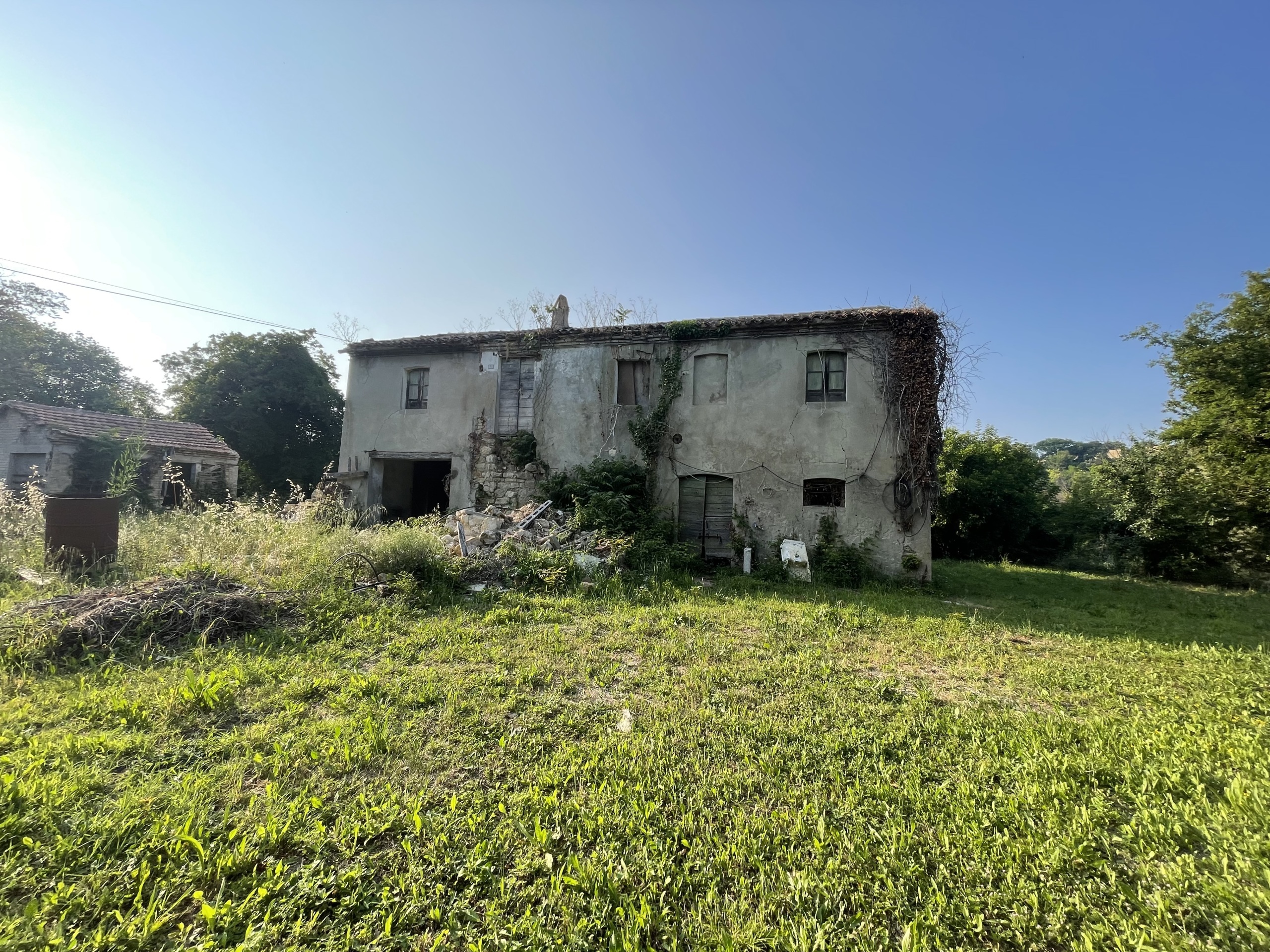 Immagine 15 di Rustico / casale in vendita  in Via Inferno a Camerano