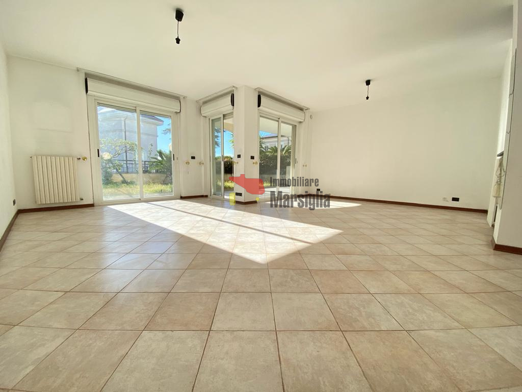 Immagine 6 di Quadrilocale in vendita  in Strada Solaro 88 a San Remo