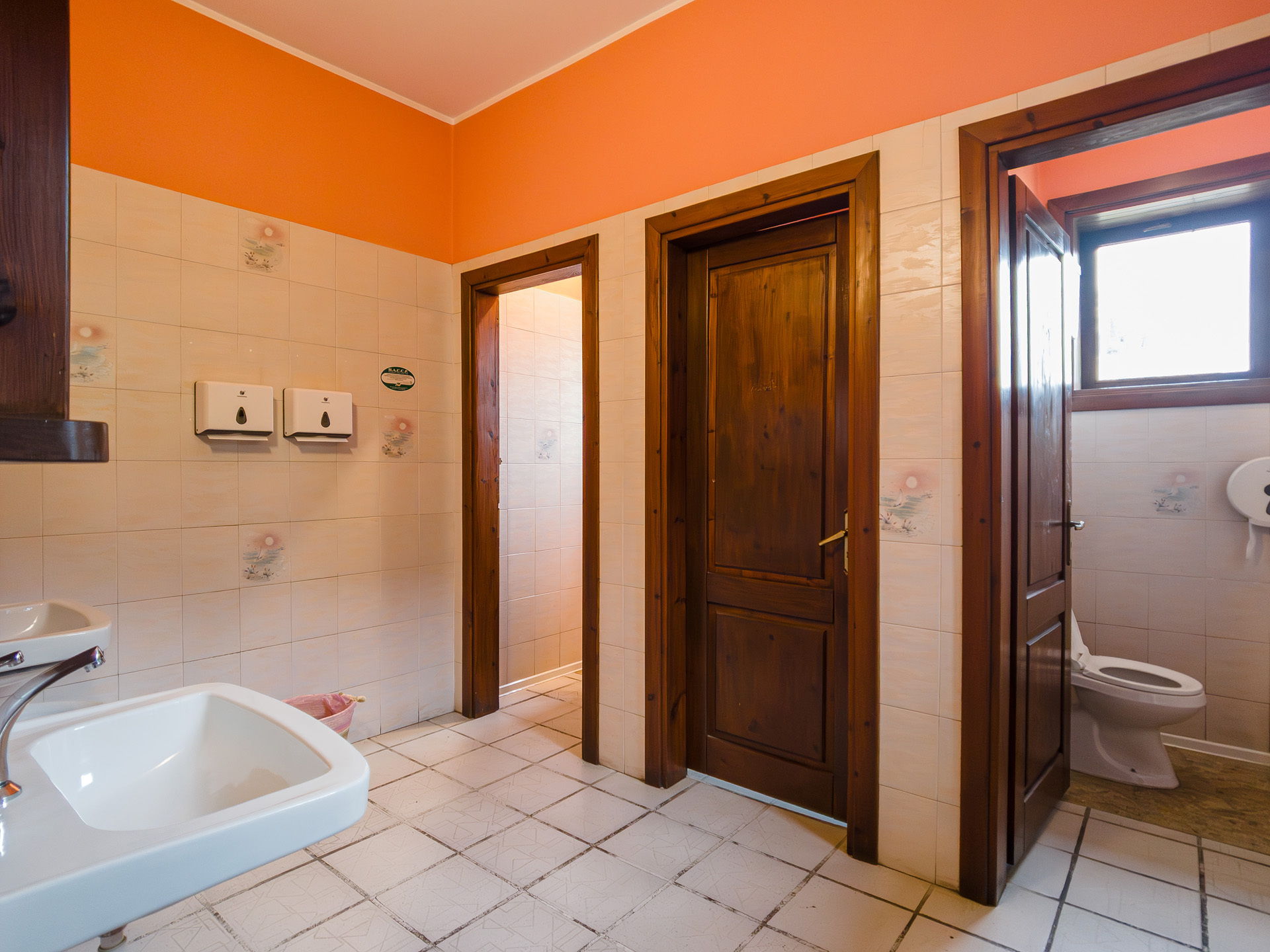 Immagine 16 di Bar / Ristorante in vendita  in Via Losa a Pessinetto