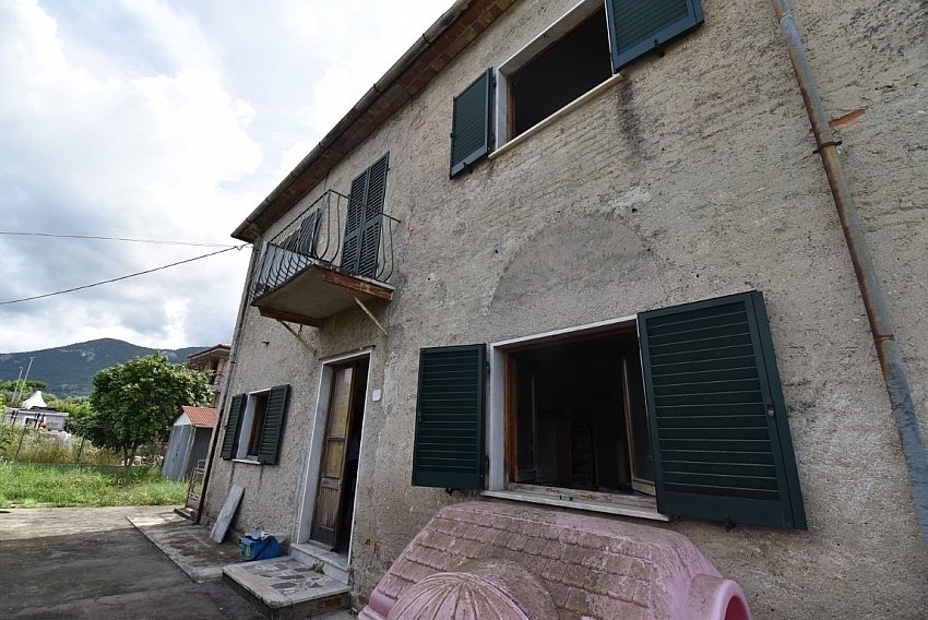 Immagine 3 di Porzione di casa in vendita  a Seravezza