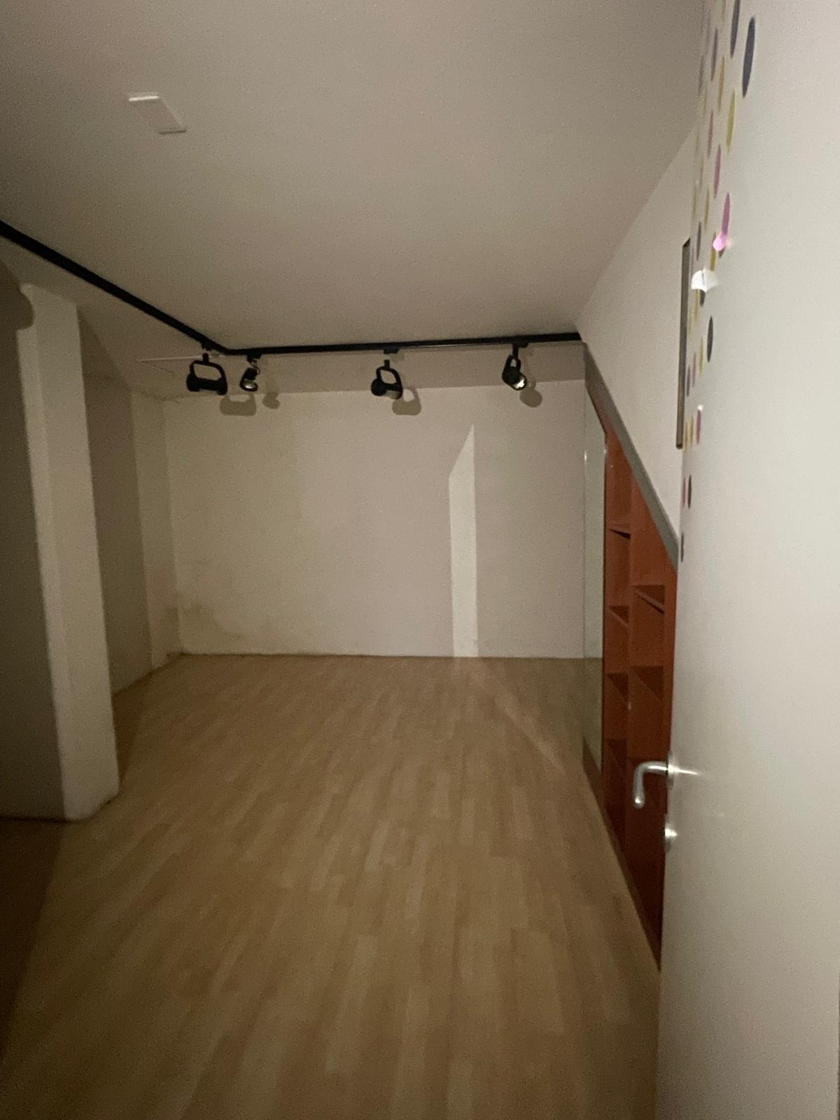 Immagine 19 di Capannone industriale in affitto  a Camaiore