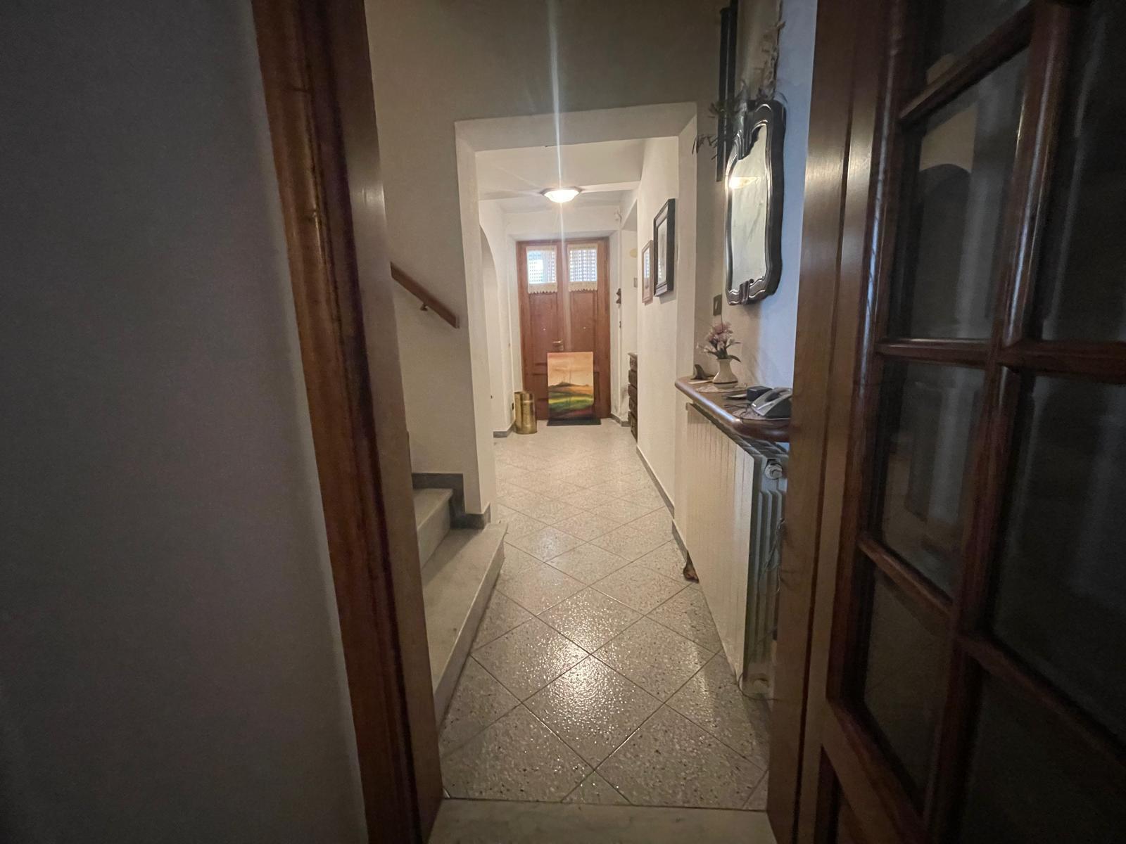 Immagine 29 di Porzione di casa in vendita  a Pietrasanta