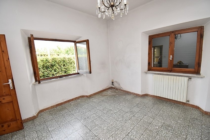 Immagine 7 di Porzione di casa in vendita  a Seravezza