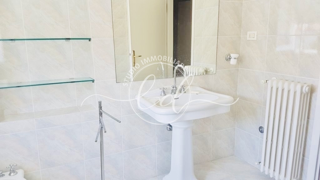 Immagine 20 di Villa in affitto  a Camaiore