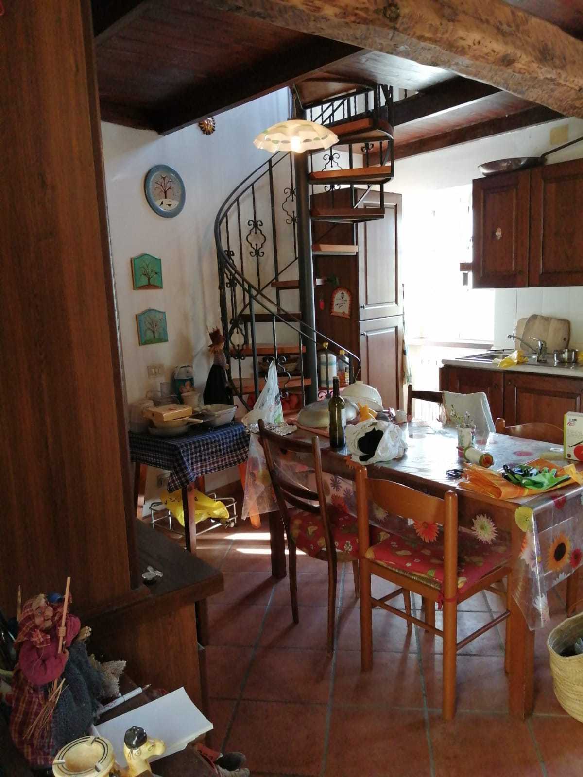 Immagine 32 di Porzione di casa in vendita  a Seravezza