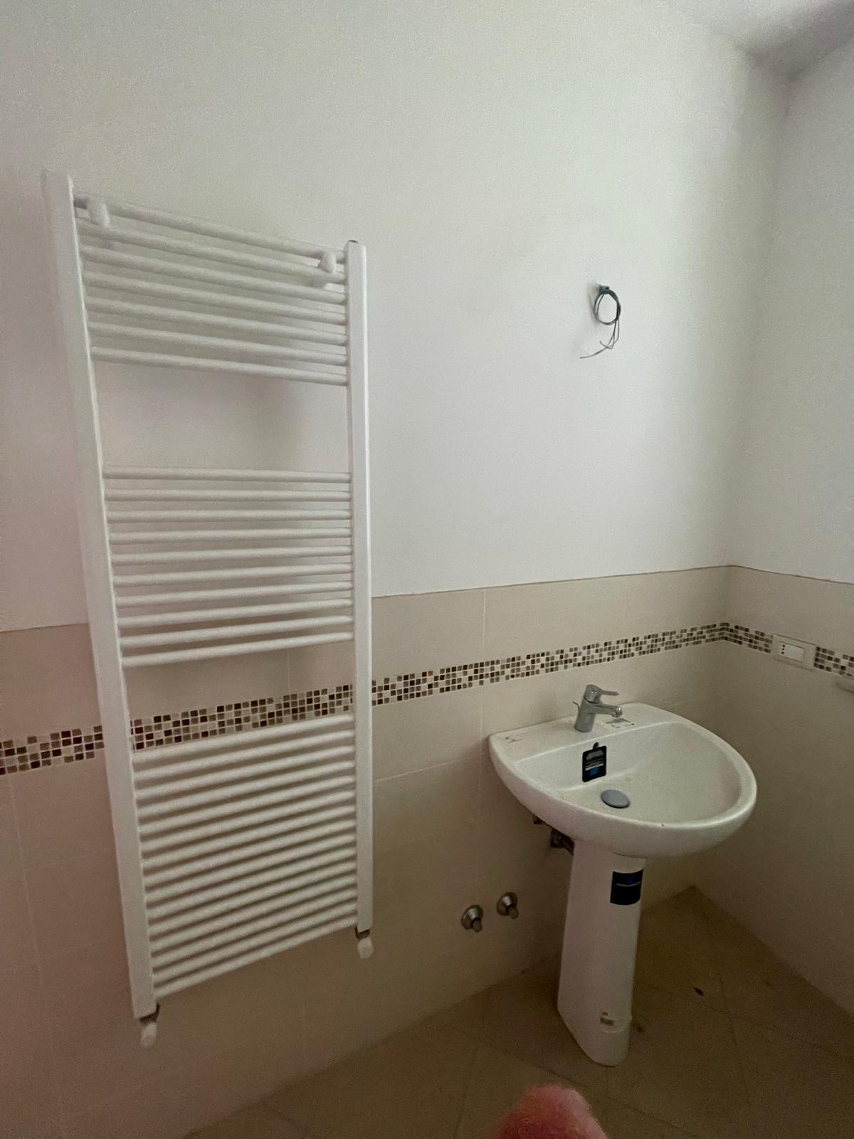 Immagine 54 di Villa in vendita  a Camaiore