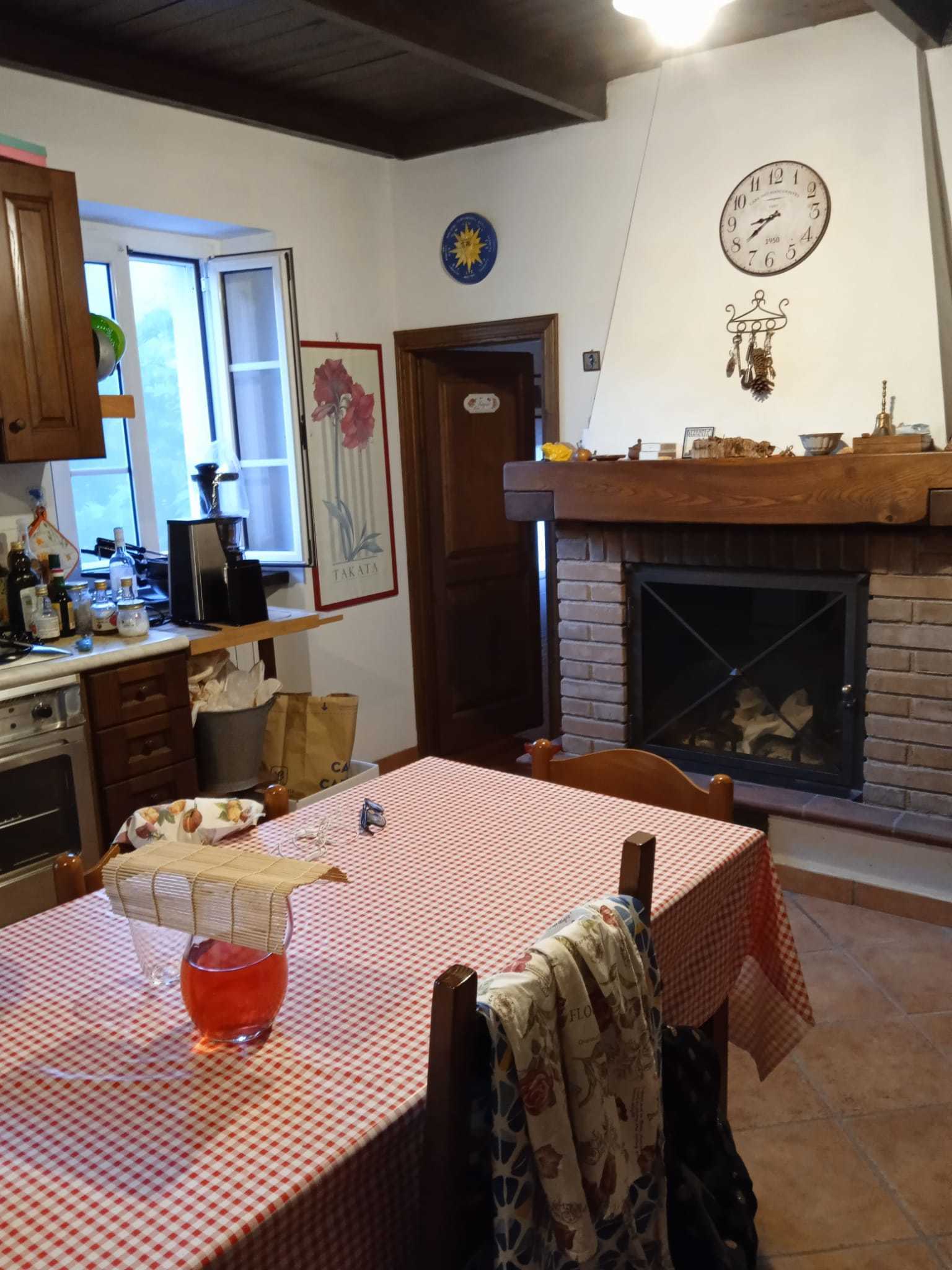 Immagine 59 di Porzione di casa in vendita  a Seravezza