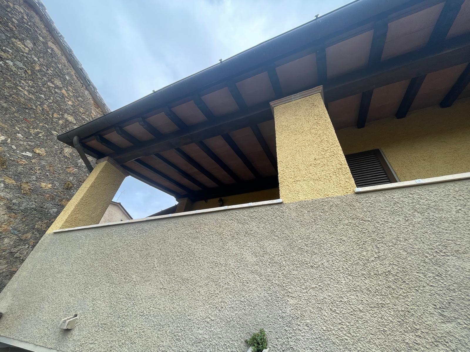 Immagine 61 di Porzione di casa in vendita  a Pietrasanta