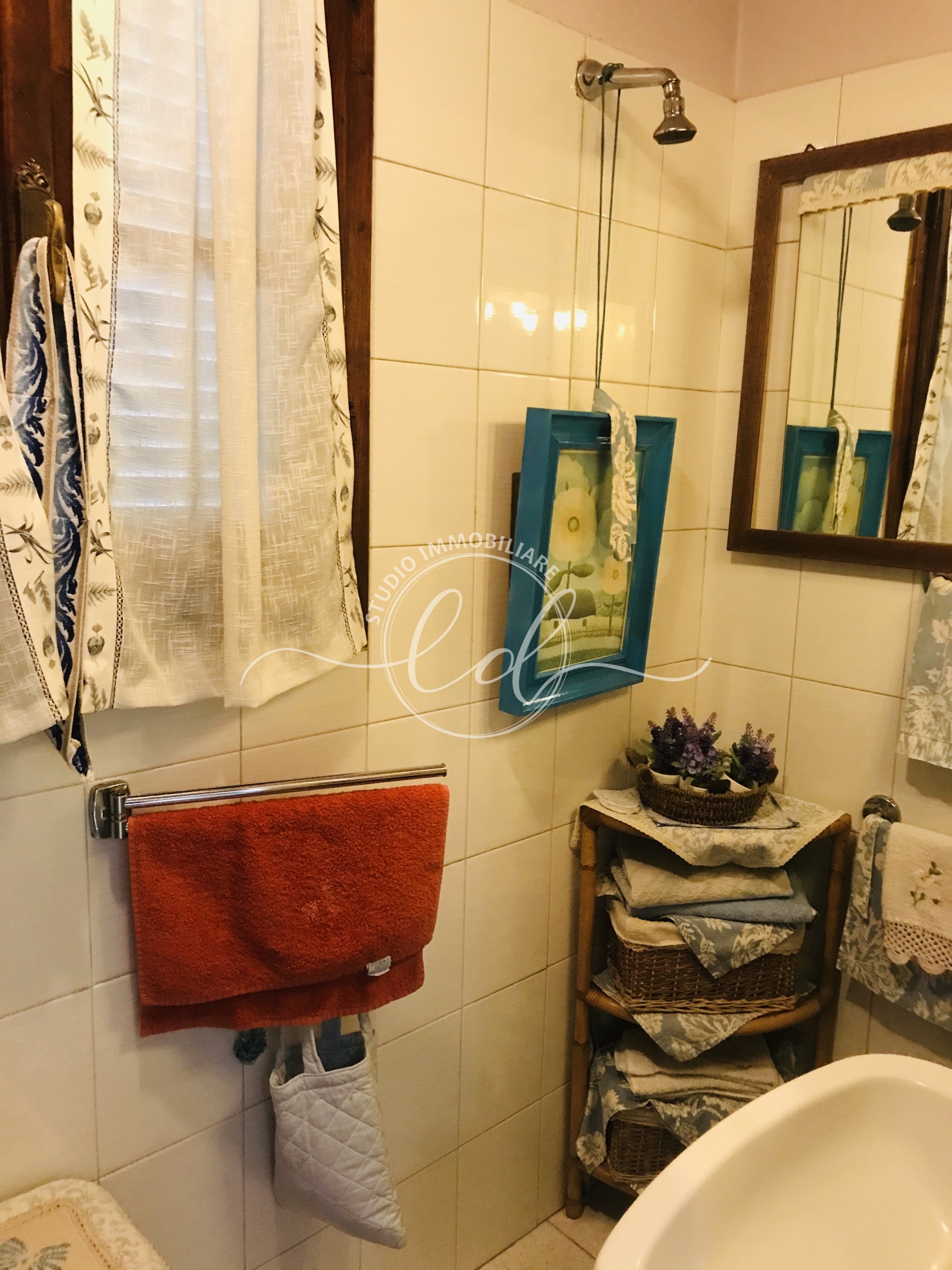 Immagine 17 di Porzione di casa in vendita  a Pietrasanta