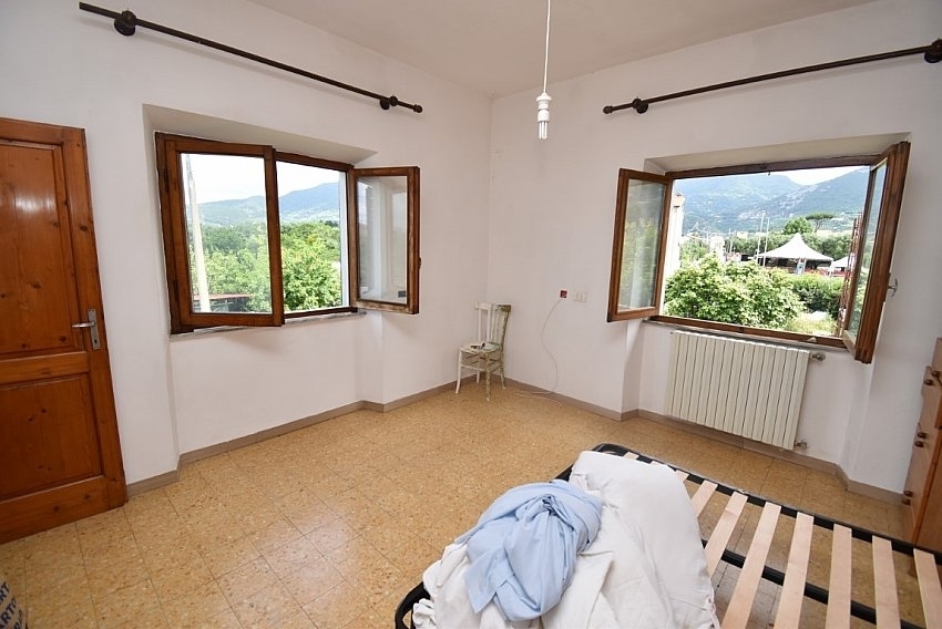 Immagine 33 di Porzione di casa in vendita  a Seravezza