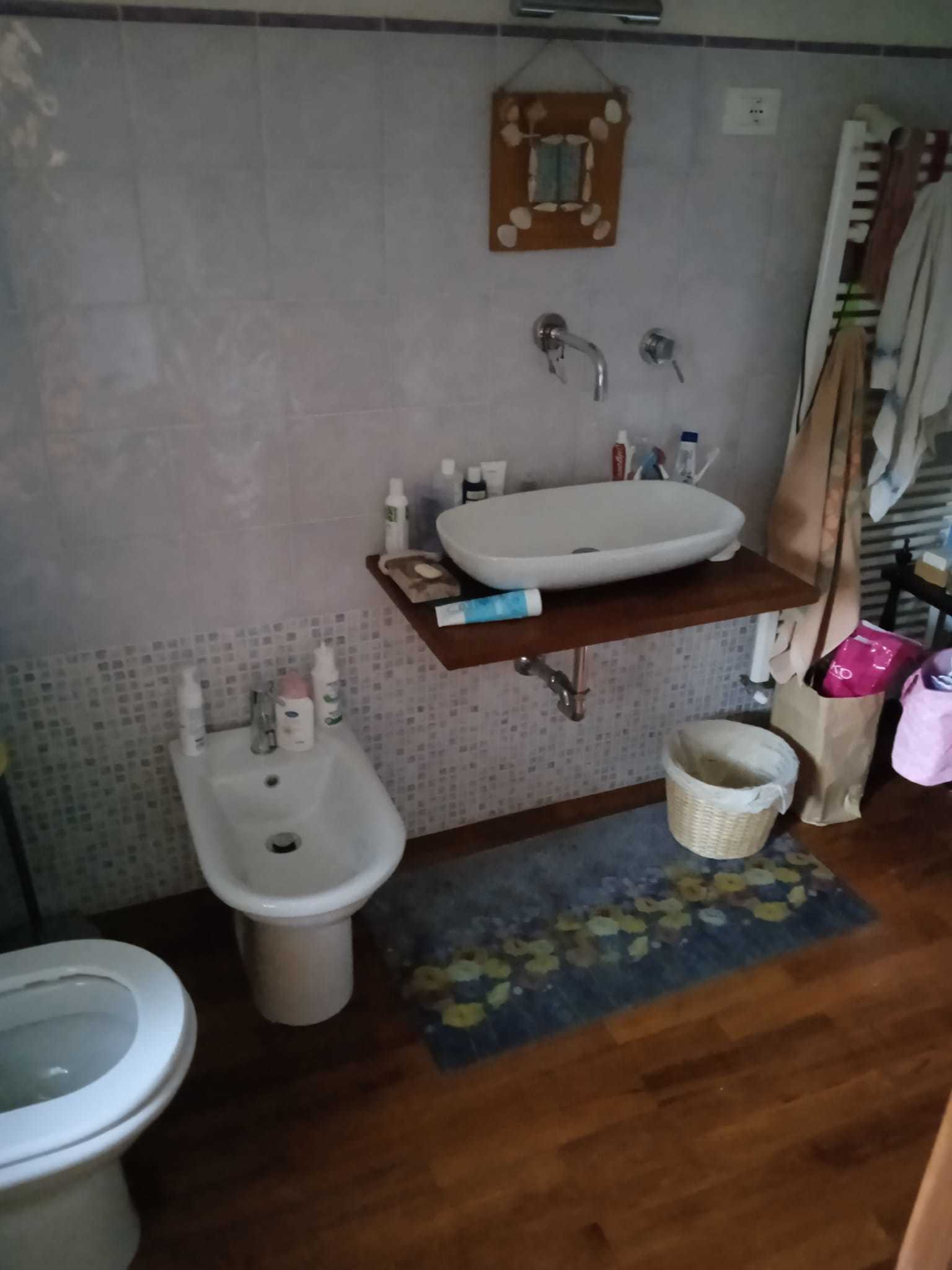 Immagine 52 di Porzione di casa in vendita  a Seravezza