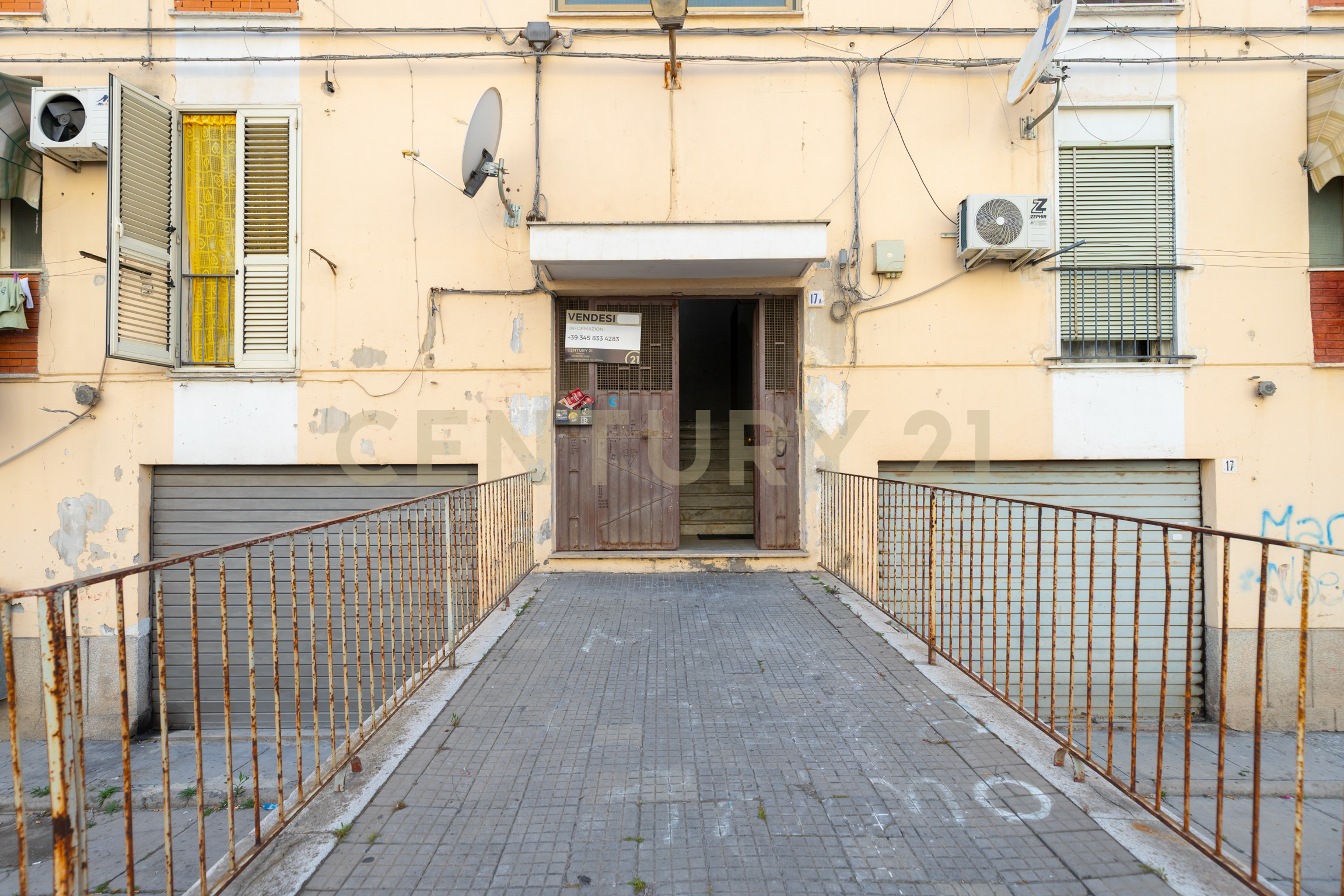 Immagine 3 di Quadrilocale in vendita  in Via dell'Adamello 17 a Catania