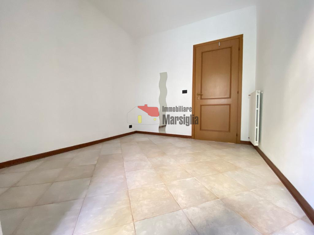 Immagine 12 di Quadrilocale in vendita  in Strada Solaro 88 a San Remo