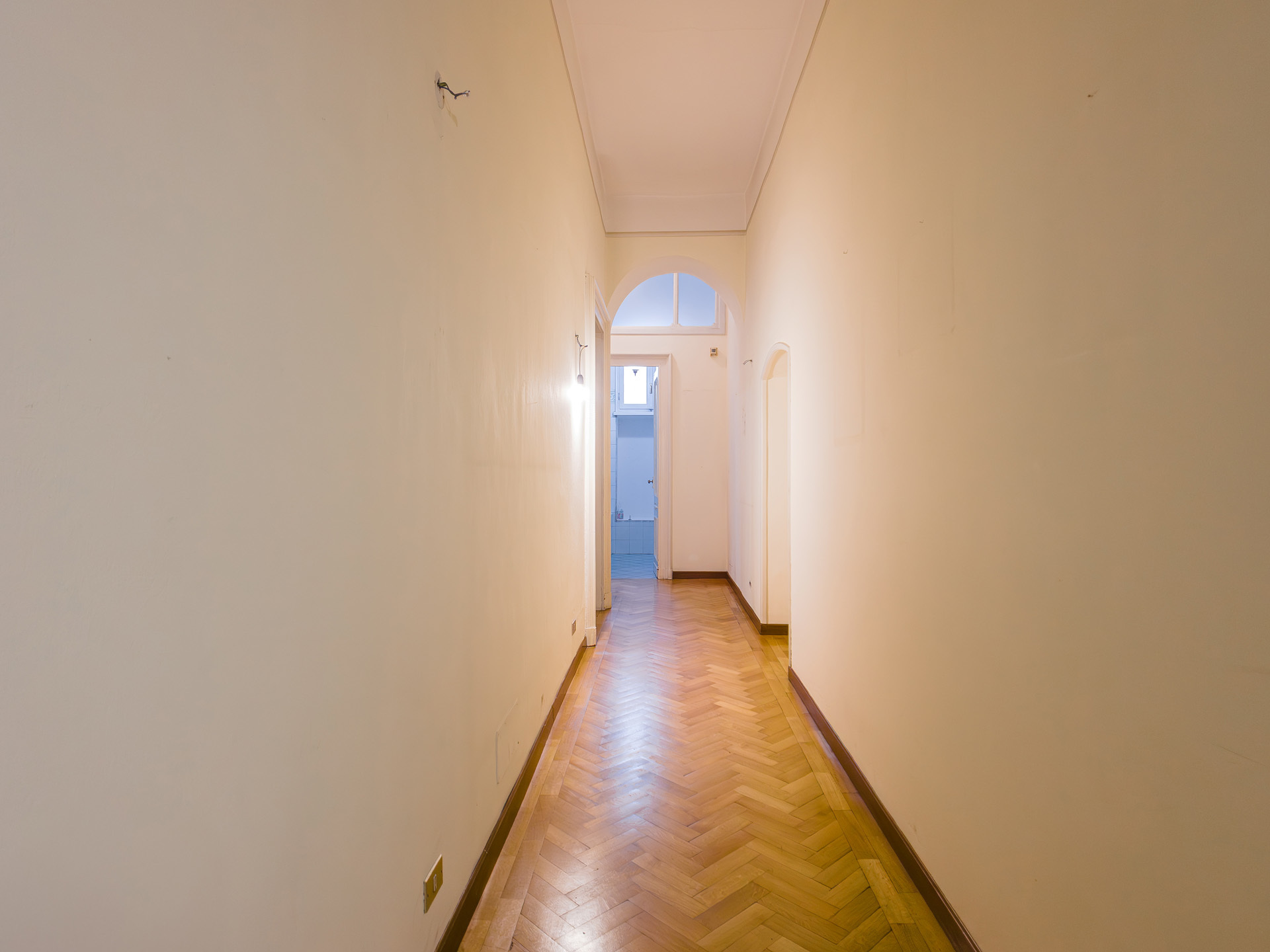 Immagine 17 di Pentalocale in vendita  in Corso Re Umberto a Torino