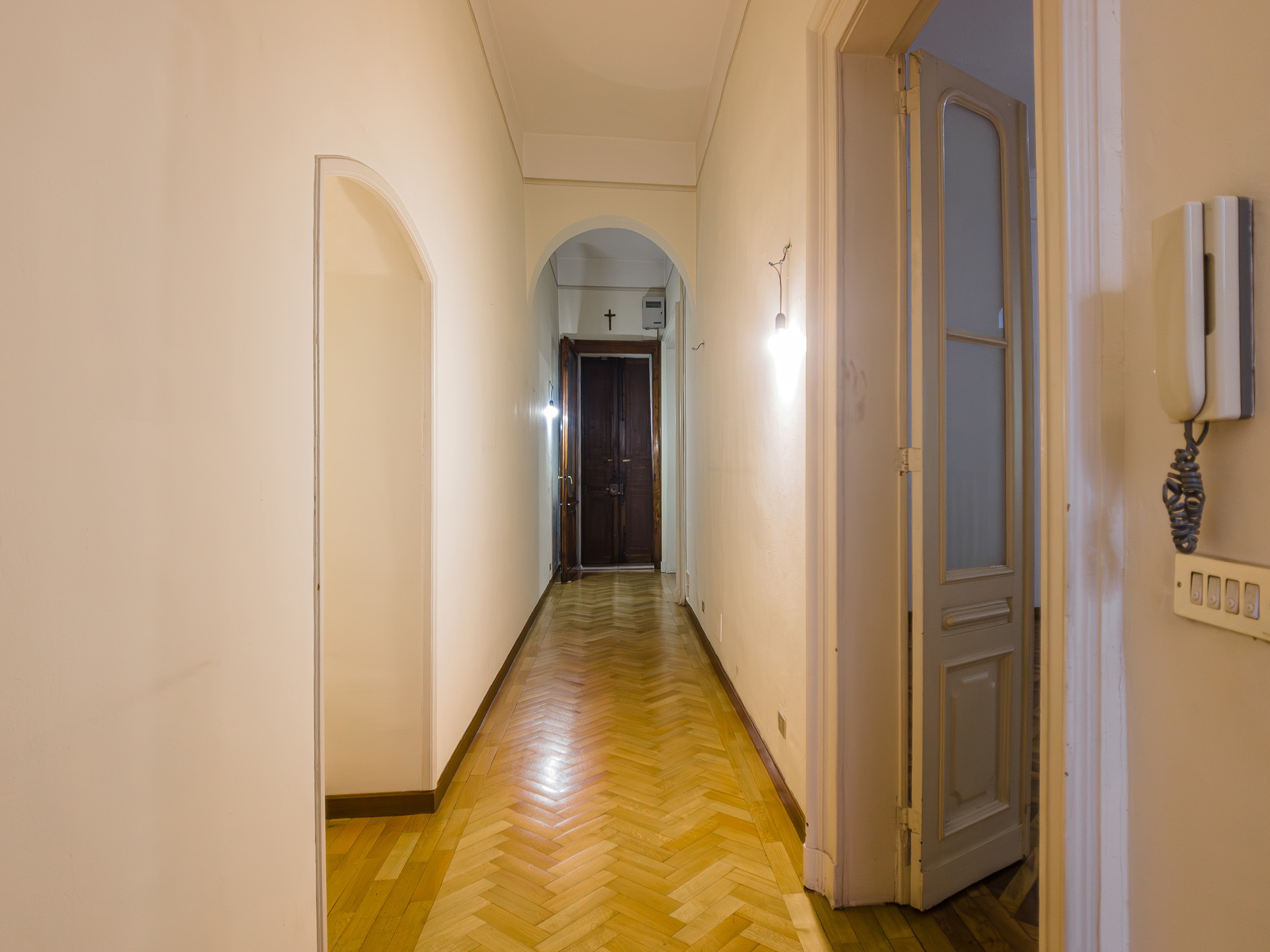 Immagine 18 di Pentalocale in vendita  in Corso Re Umberto a Torino