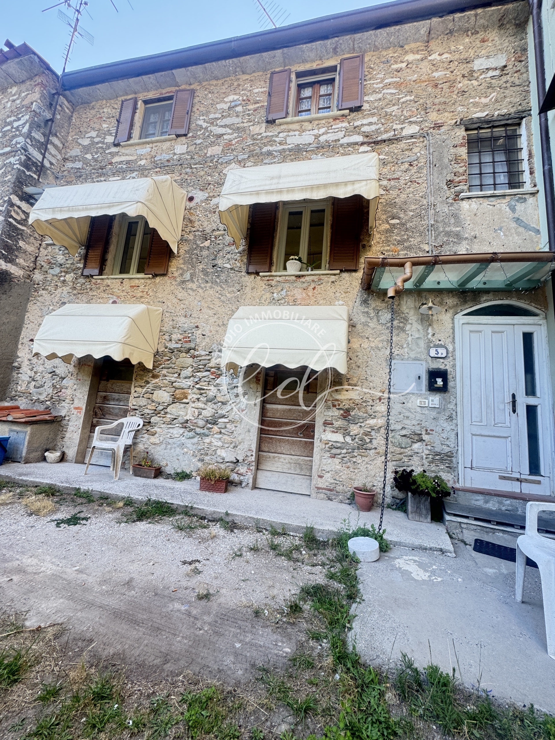 Immagine 1 di Porzione di casa in vendita  a Seravezza