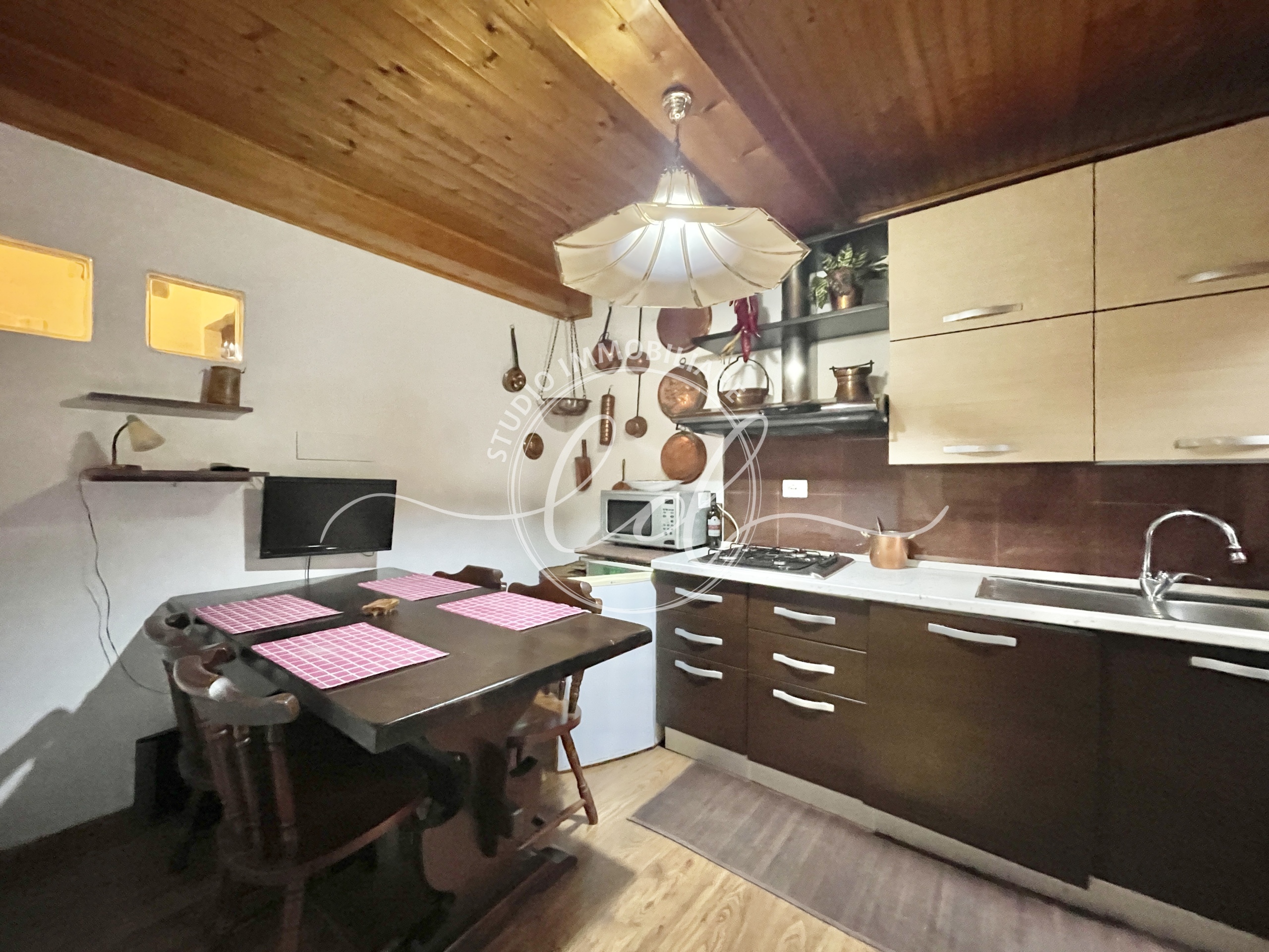 Immagine 4 di Porzione di casa in vendita  a Stazzema