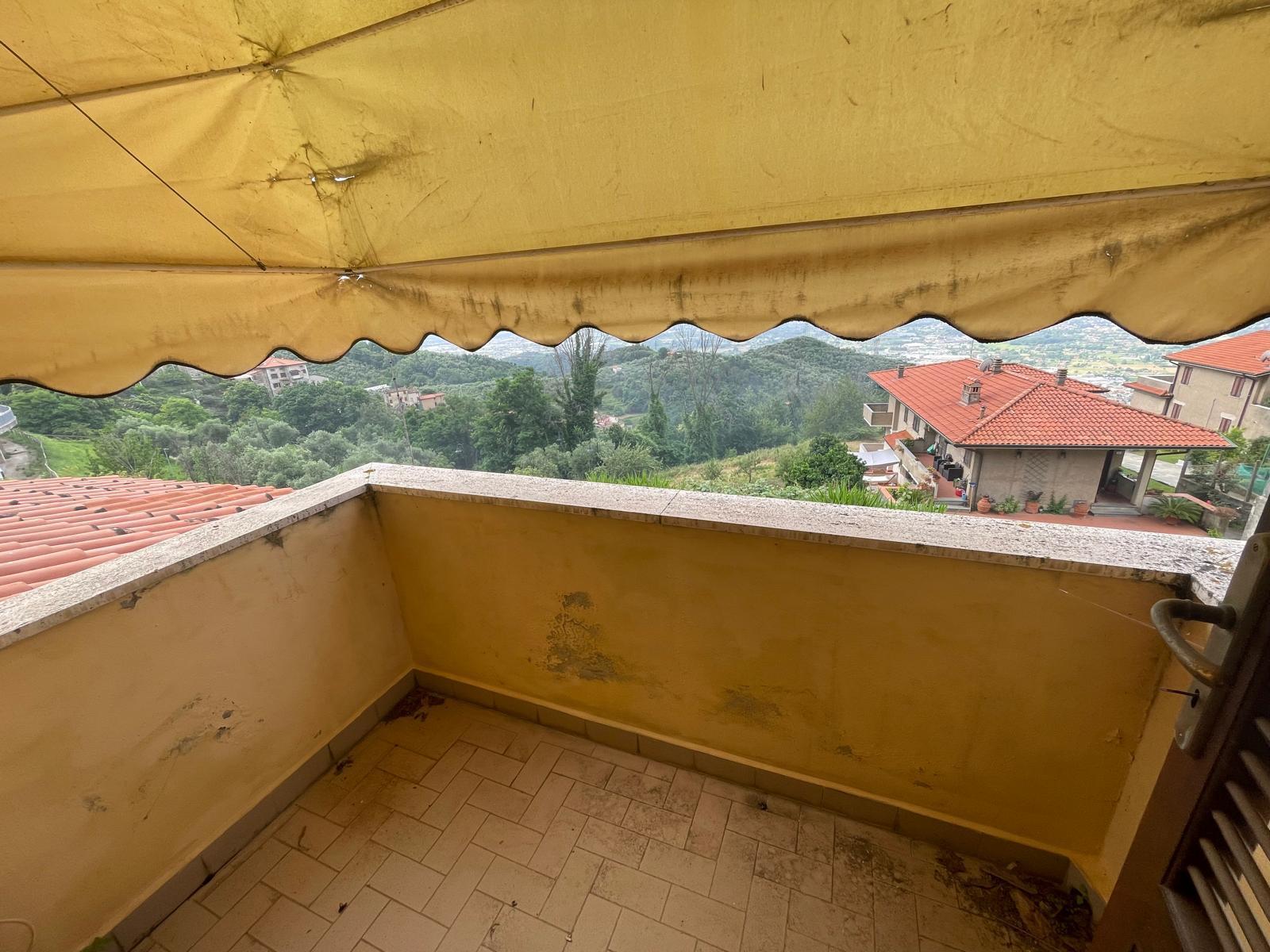 Immagine 49 di Porzione di casa in vendita  a Pietrasanta